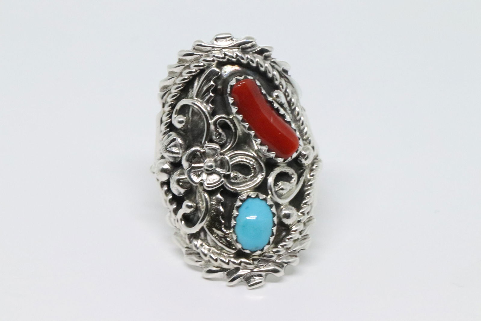 Navajo Sterling silver ladies saddle ladies ring. (1 of 6)