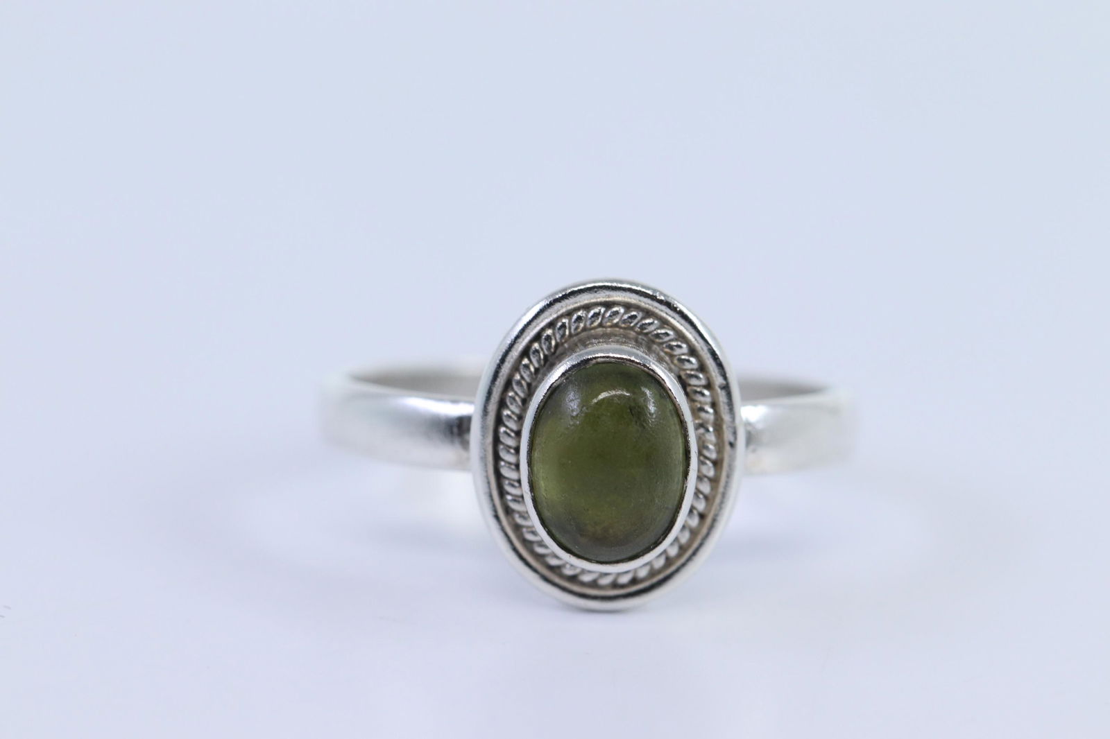 Ladies Art Deco design Ring. (1 of 3)