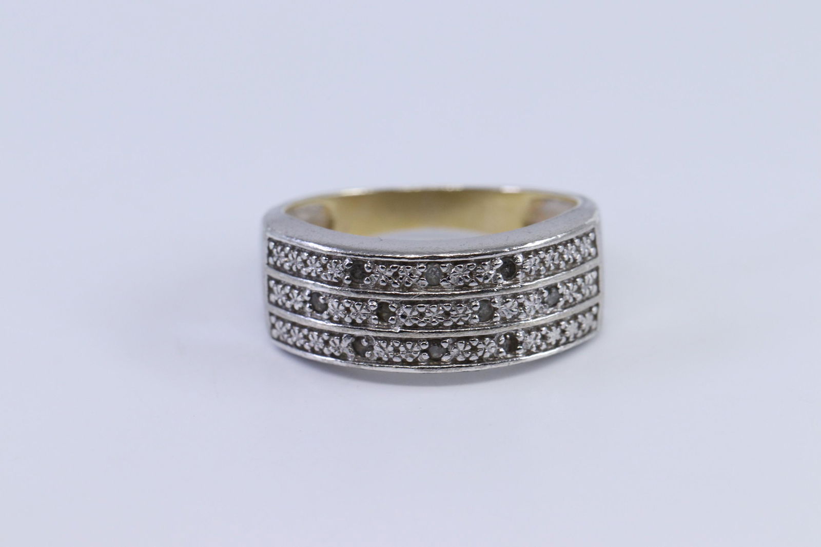 Diamond Ladies Ring. (1 of 3)