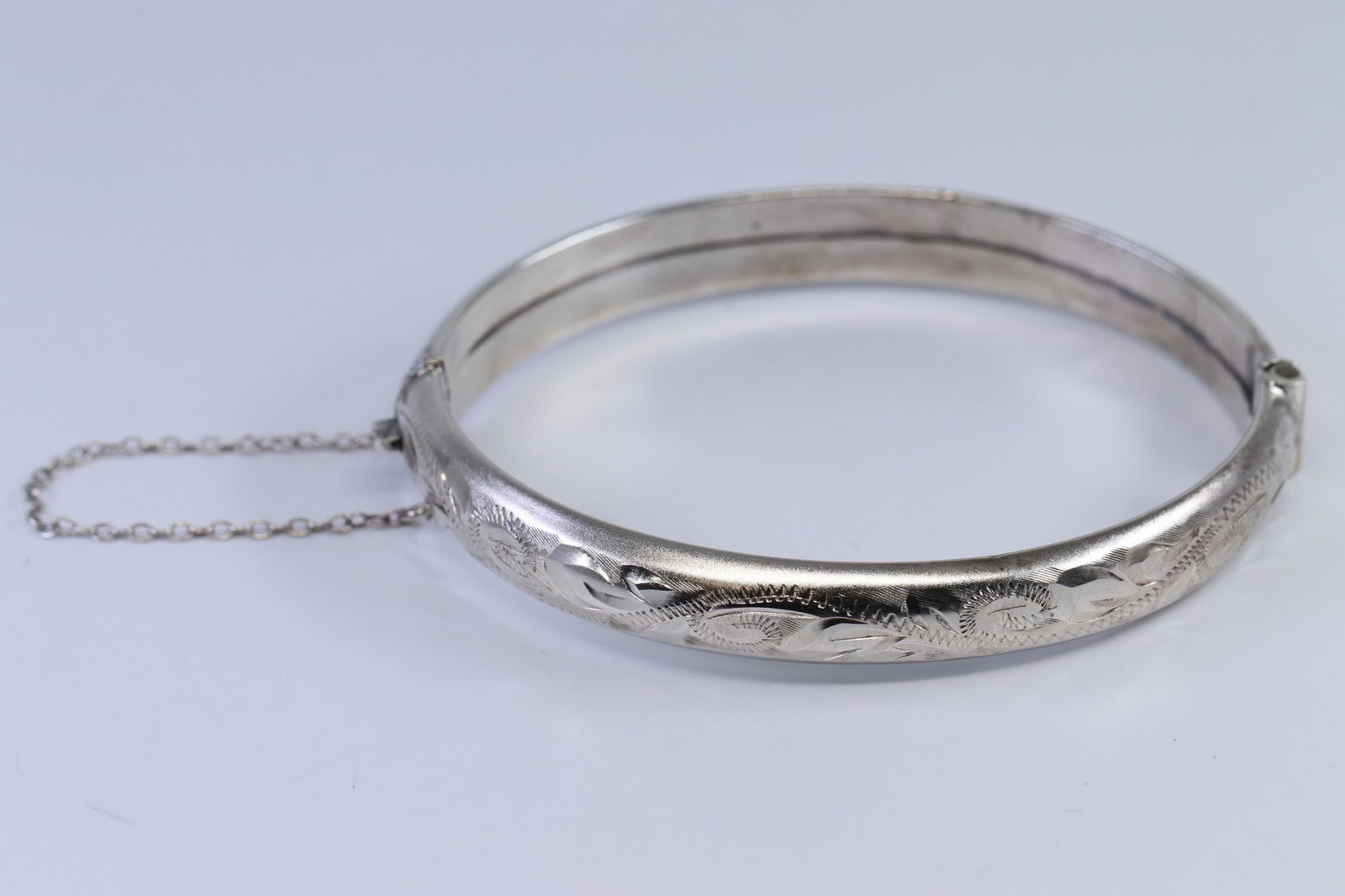925 Ladies Silver Bangle. (1 of 5)