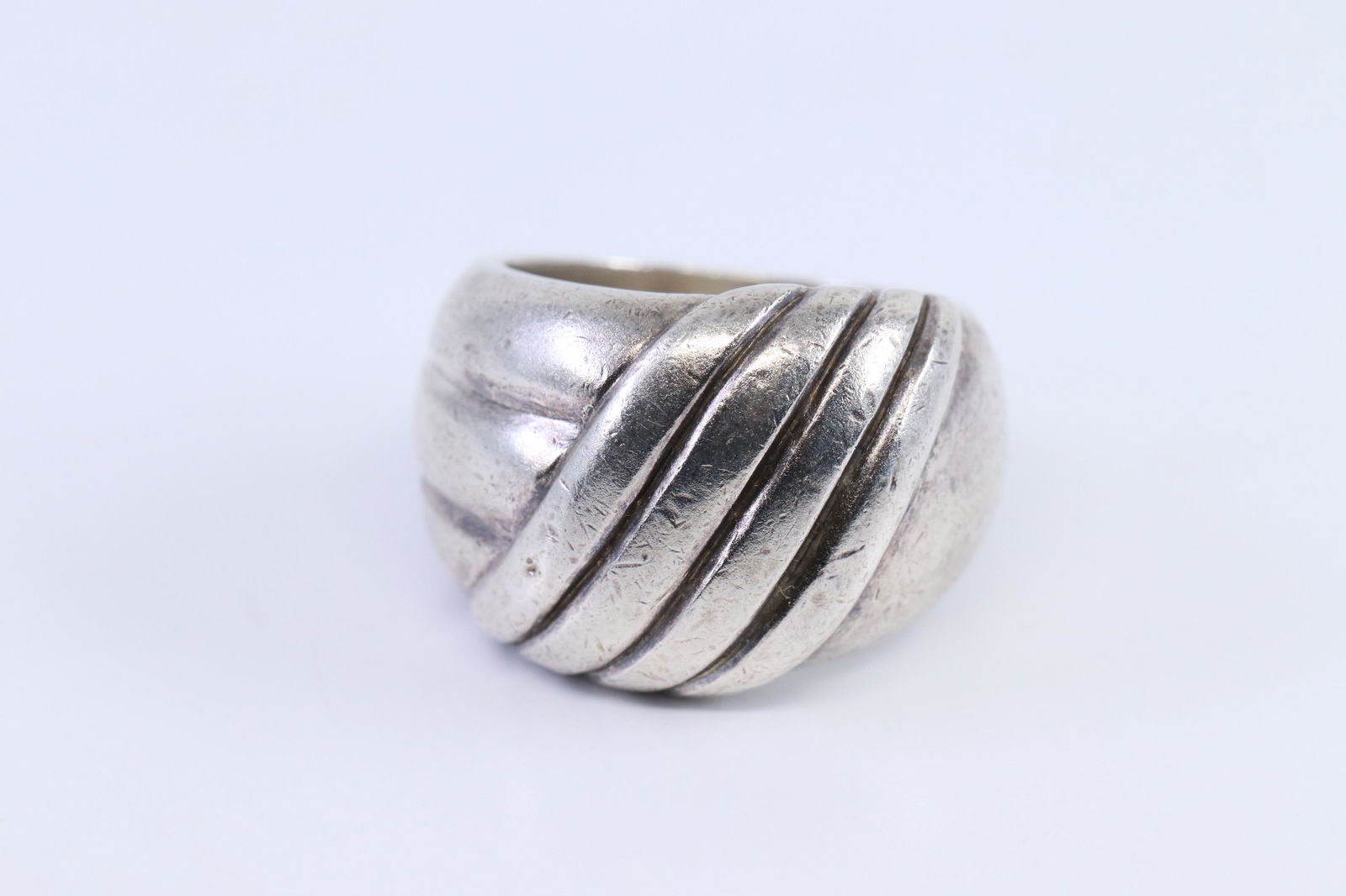 Ladies Silver Ring. (1 of 3)