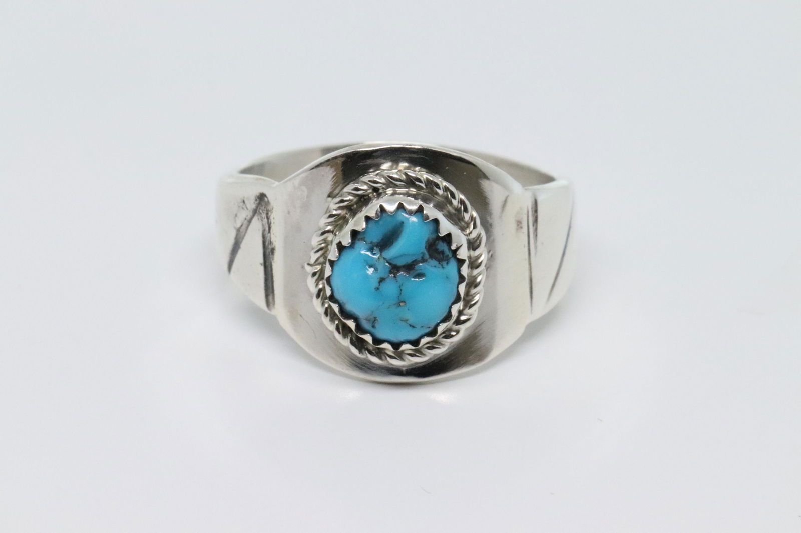 Navajo Sterling Silver Mens Ring. (1 of 4)