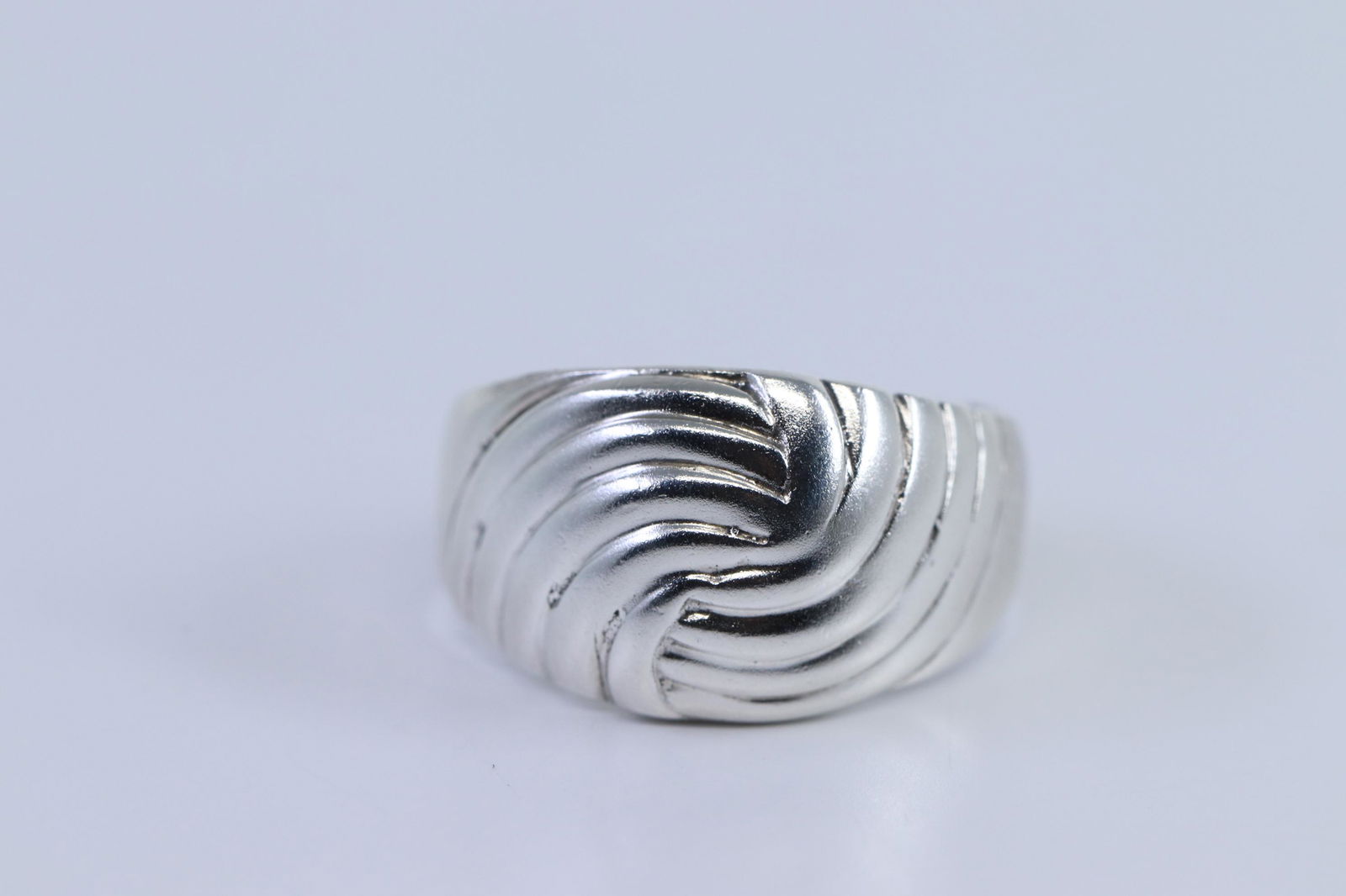 Ladies Silver Ring. (1 of 3)
