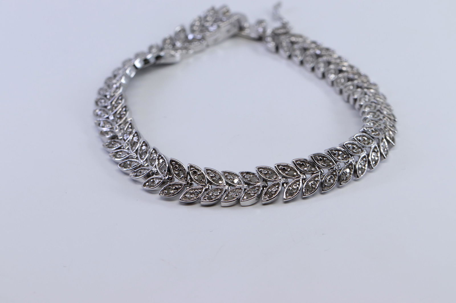 Ladies Diamond Bracelet. (1 of 5)