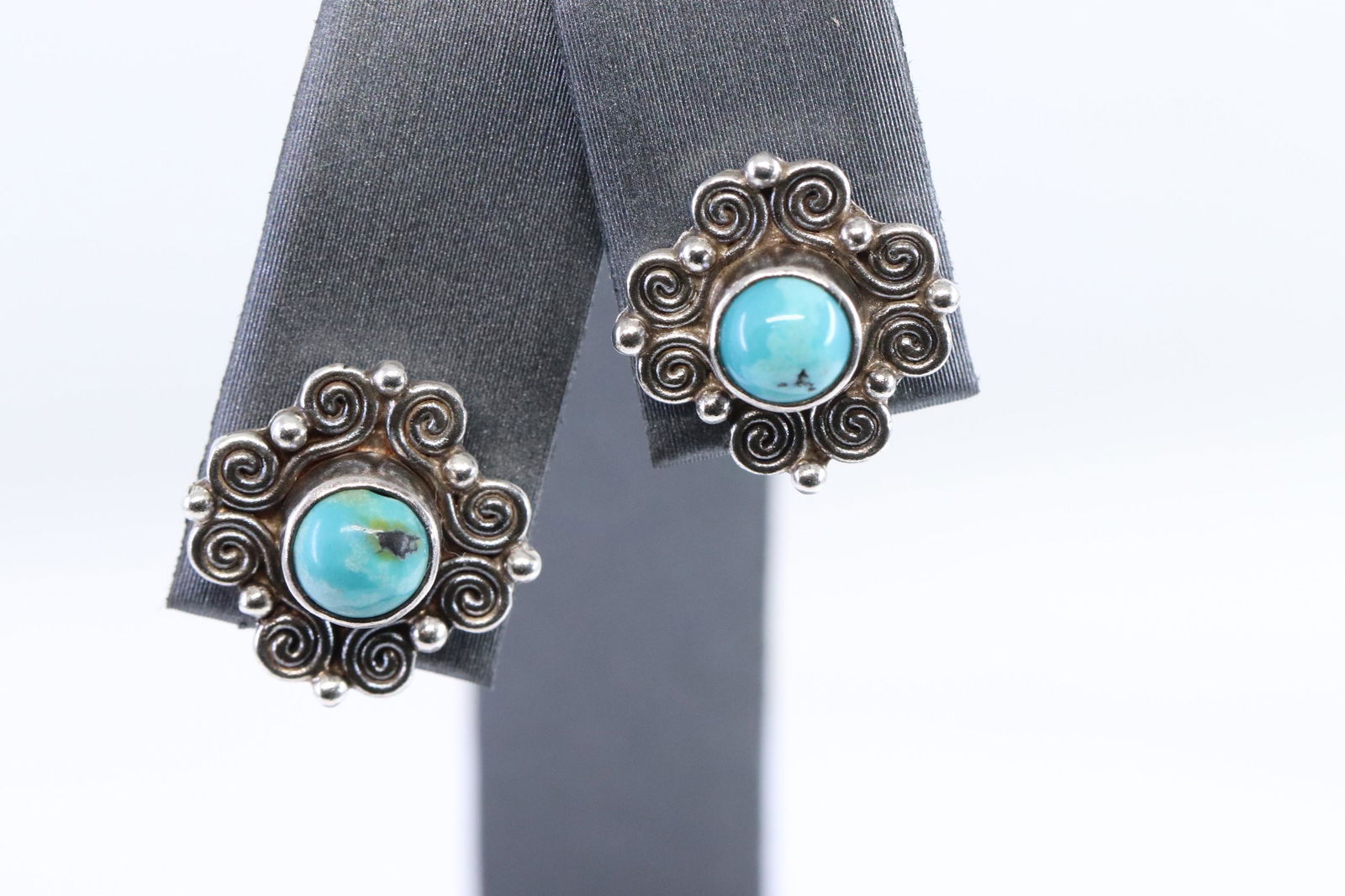 Turquoise Silver Earring. (1 of 2)