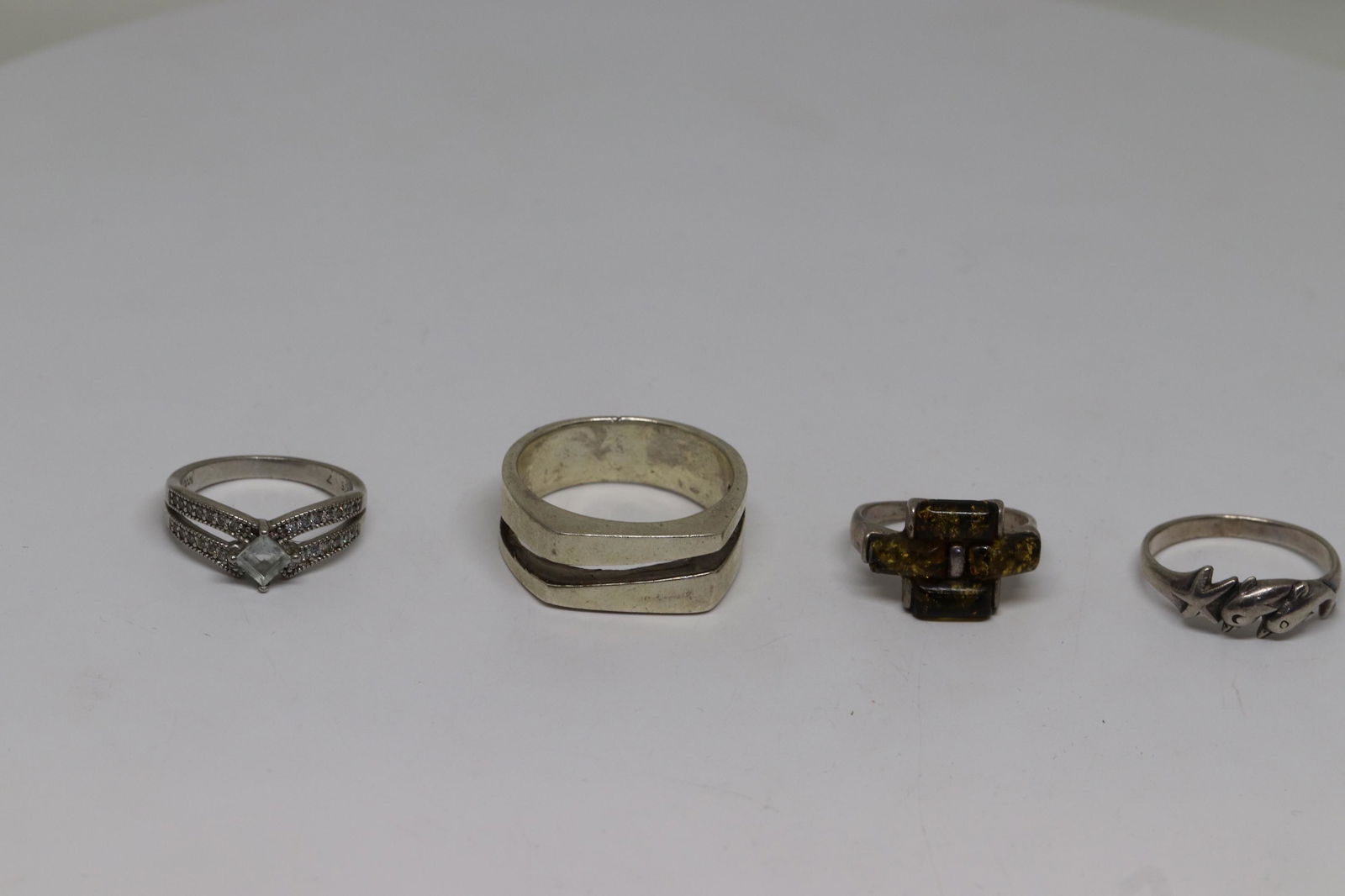 lot of 4 assorted rings (1 of 4)