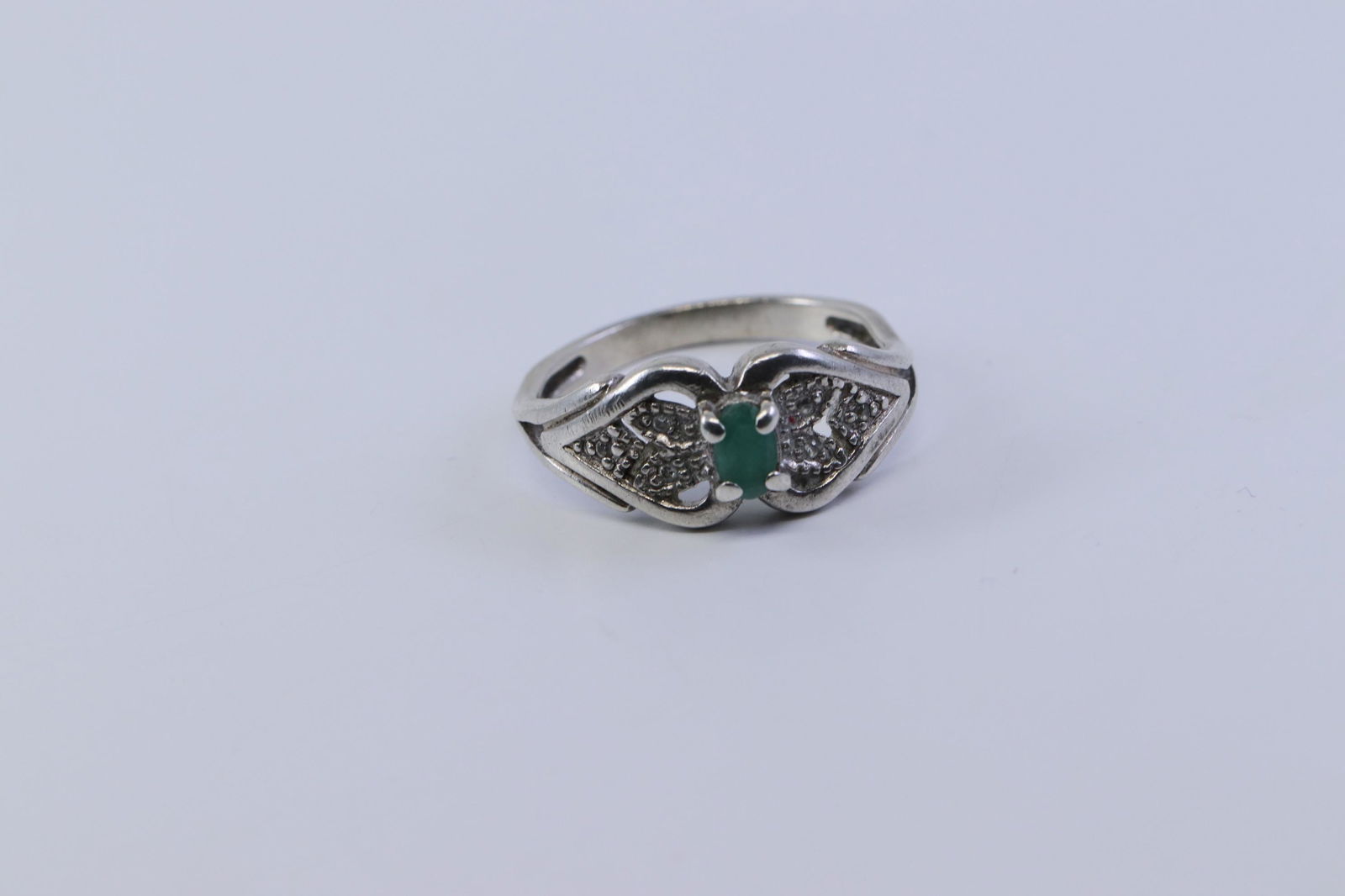 Ladies silver ring | Emerald stone (1 of 2)