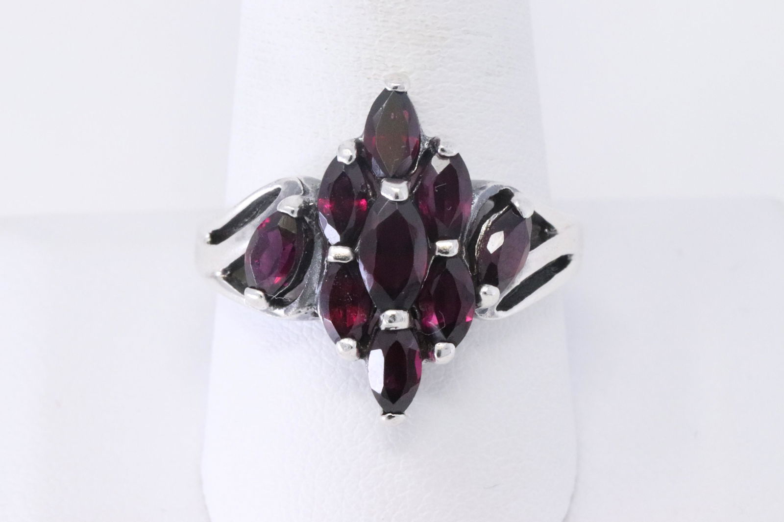 925 Silver Ladies Ring. (1 of 3)