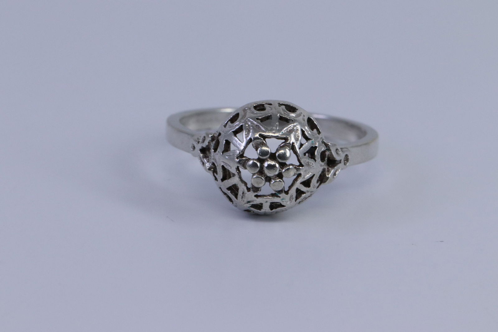 925 Ladies Solid Ring. (1 of 2)