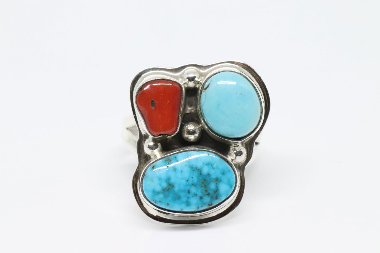 Sterling Silver Ladies Navajo Ring. (1 of 4)