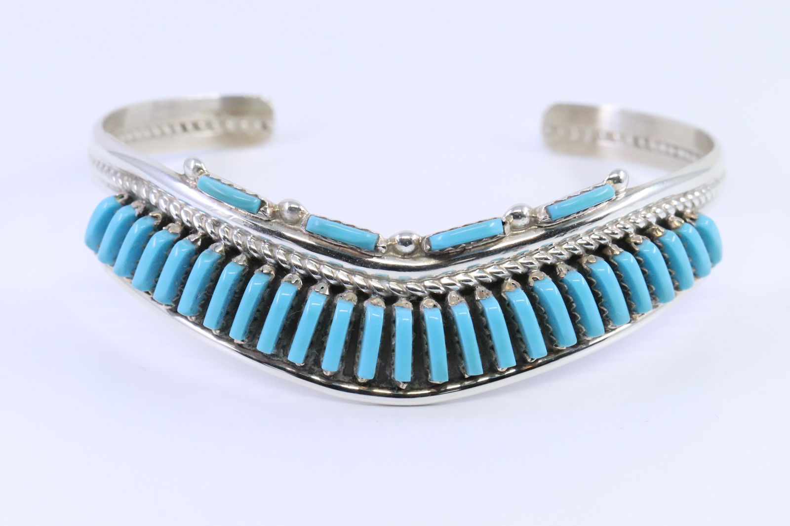 Navajo Sterling Silver "V" Shape Needlepoint Bracelet (1 of 3)