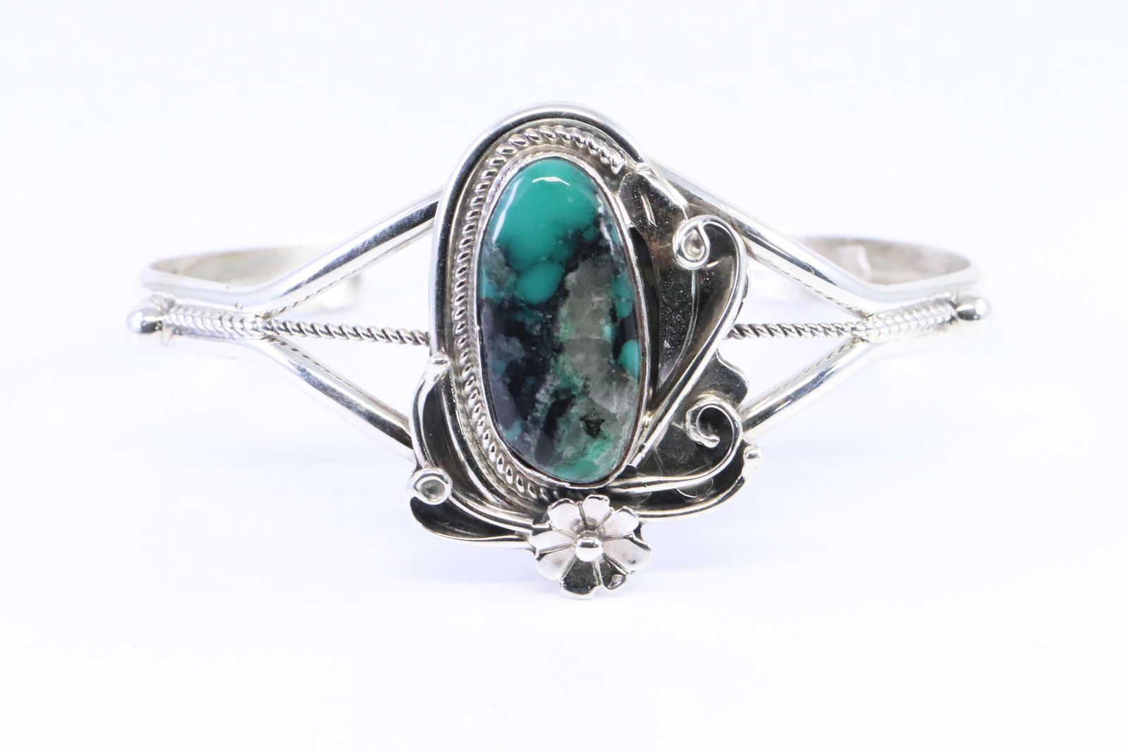 Navaho KINGMAN turquoise leaf flower bracelet (1 of 4)