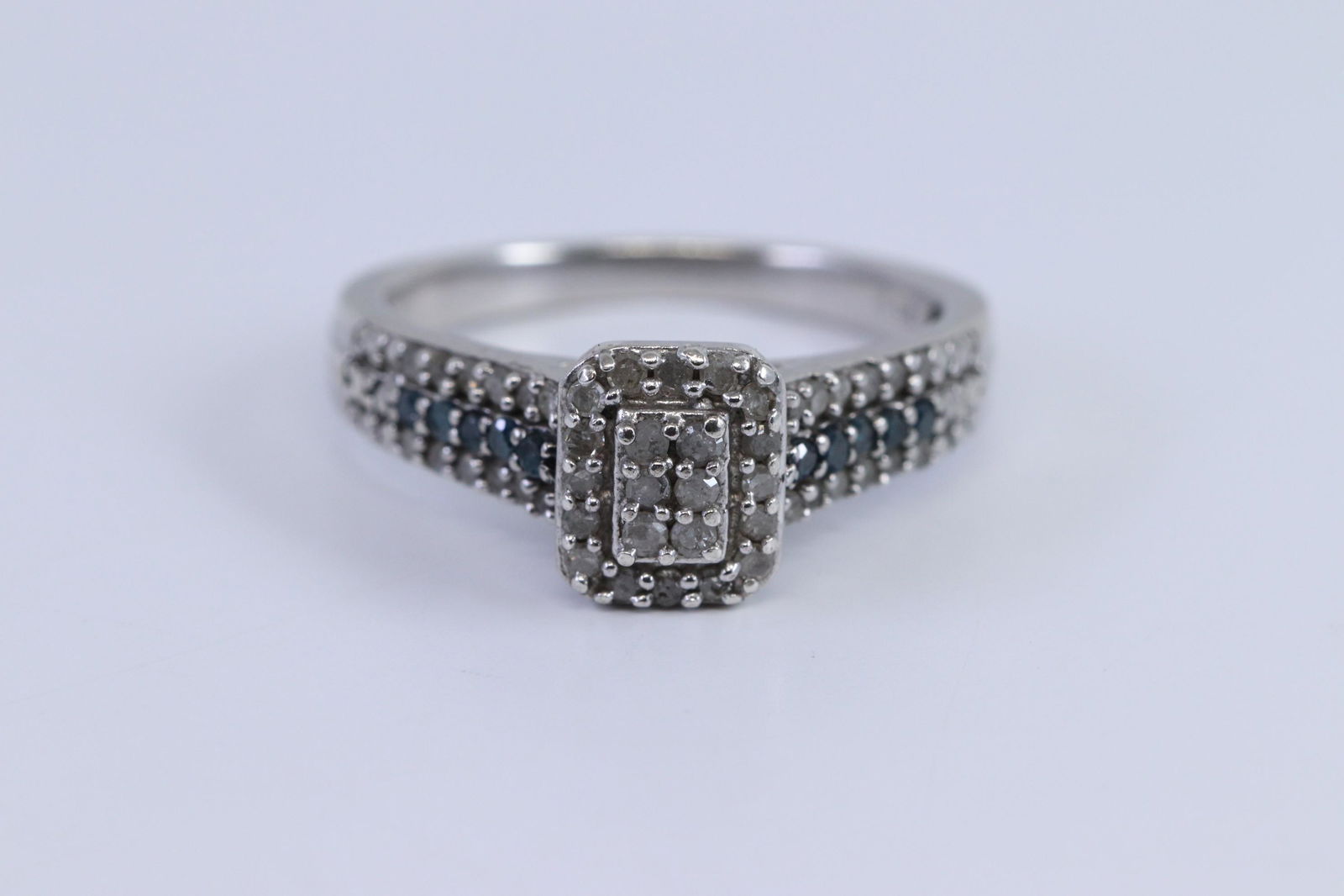 Diamond Ladies Ring. (1 of 3)