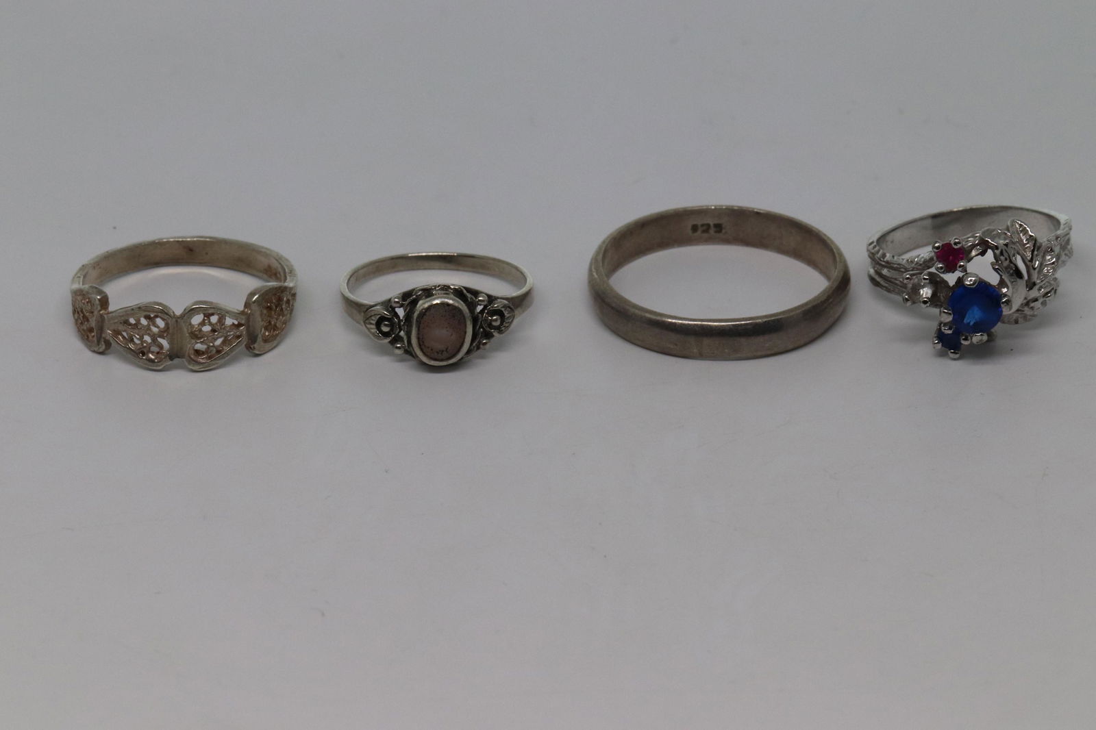 Lot Of 4 Ladies 925 silver rings (1 of 5)