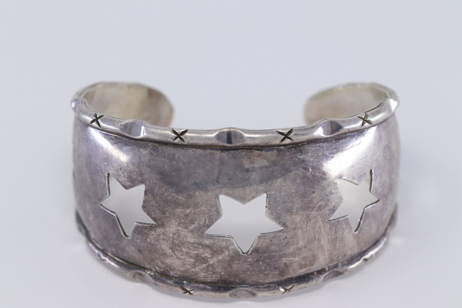 Ladies 925 Silver Heart Bangle. (1 of 3)