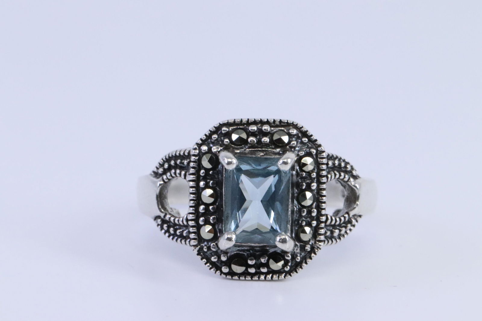 Ladies 925 Silver Ring. (1 of 2)