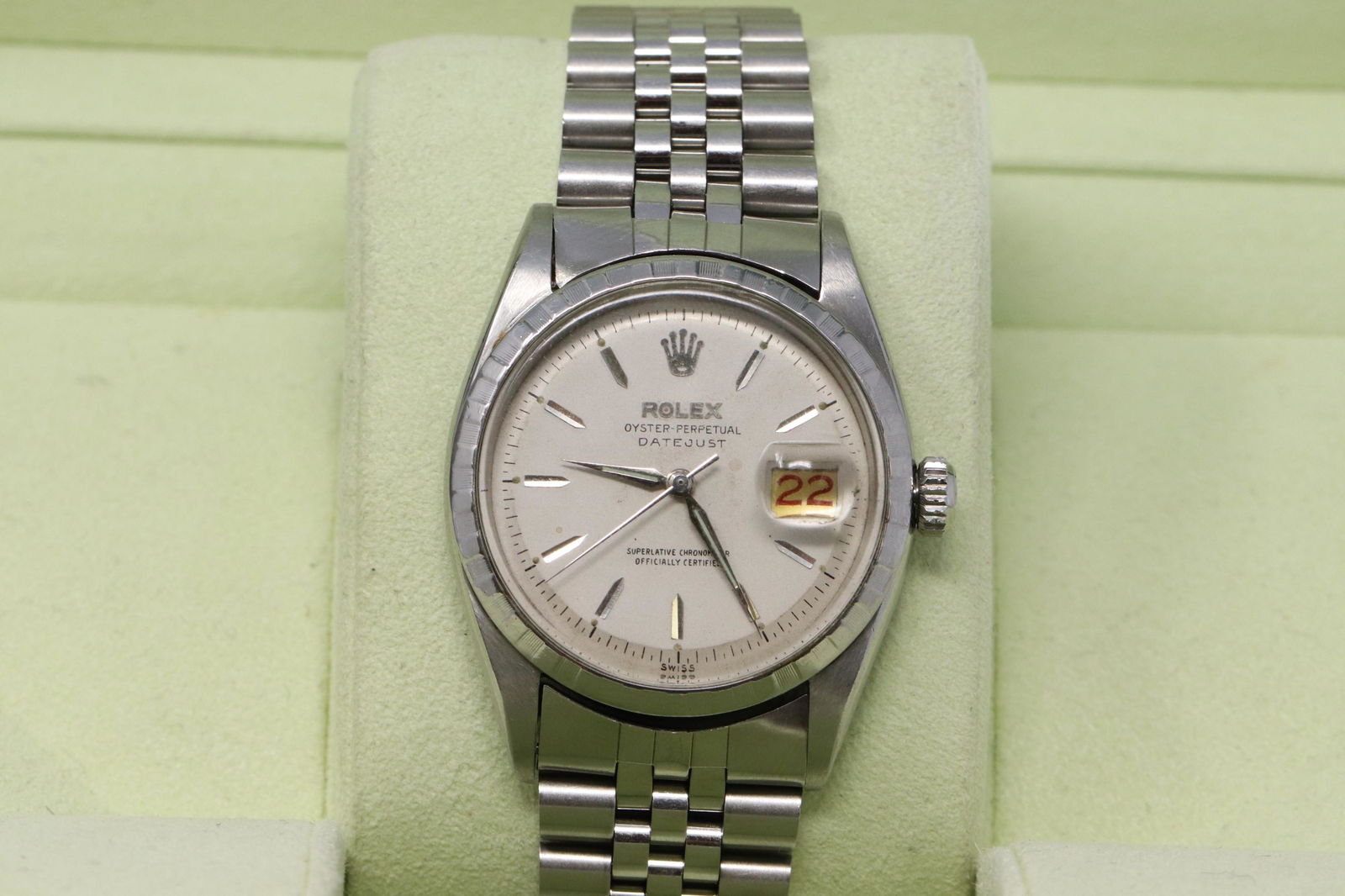 Vintage Rolex DateJust (Iconic Red & Black Roulette: A Vintage 36mm Rolex DateJust Oyster Perpetual model. Estimate year: 1950's- 1960's. Ref: 6605, Case metal: Stainless Steel. Caliber: 1065. Lug Width 20mm, Wrist size- 203mm. The condition on this Vin