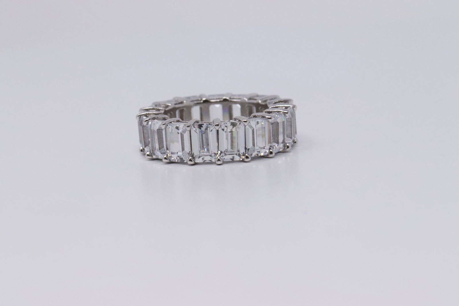 925 Silver Modern Ladies Ring. (1 of 2)