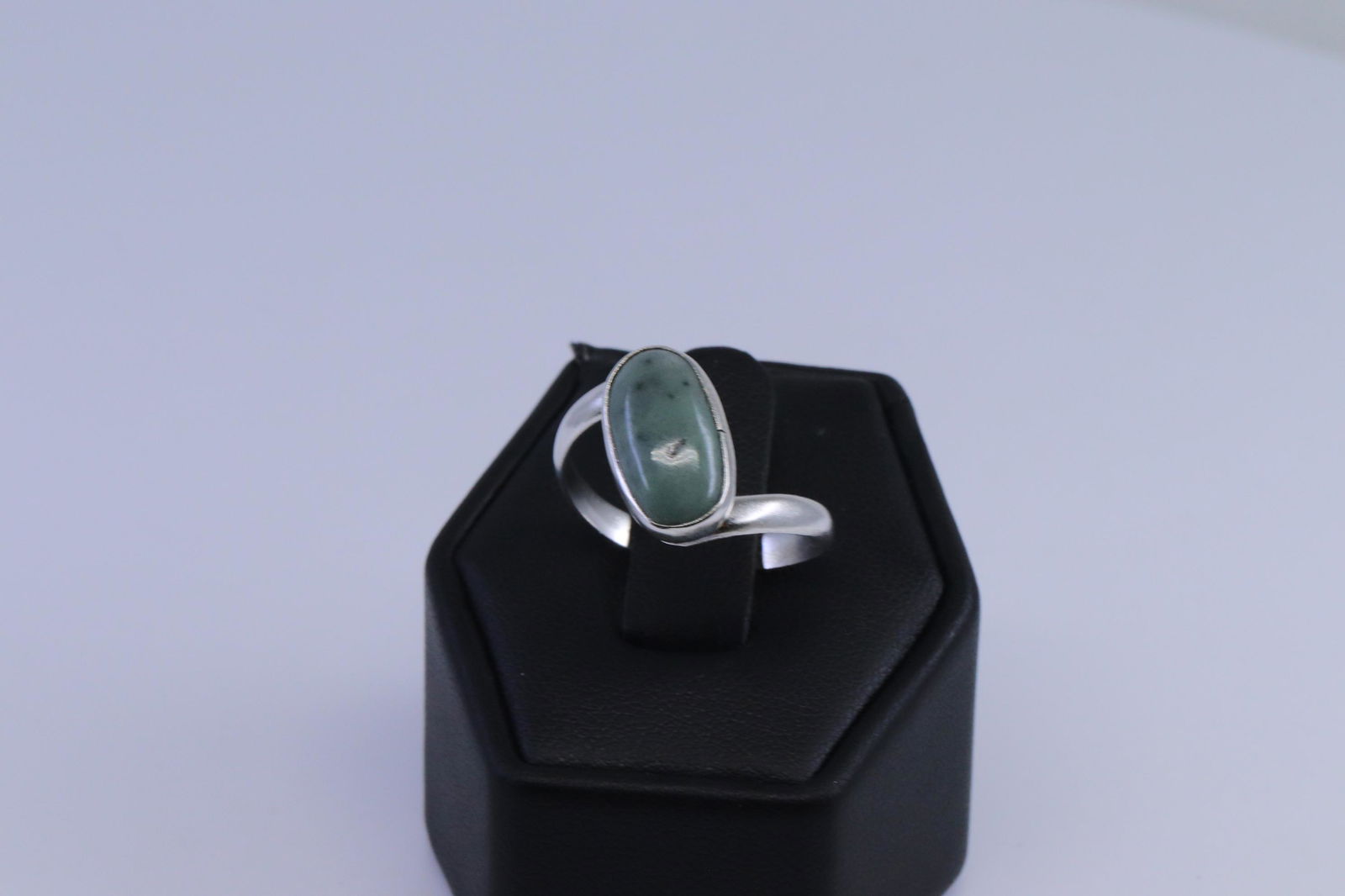 Ladies 925 Silver Jade Ring. (1 of 4)
