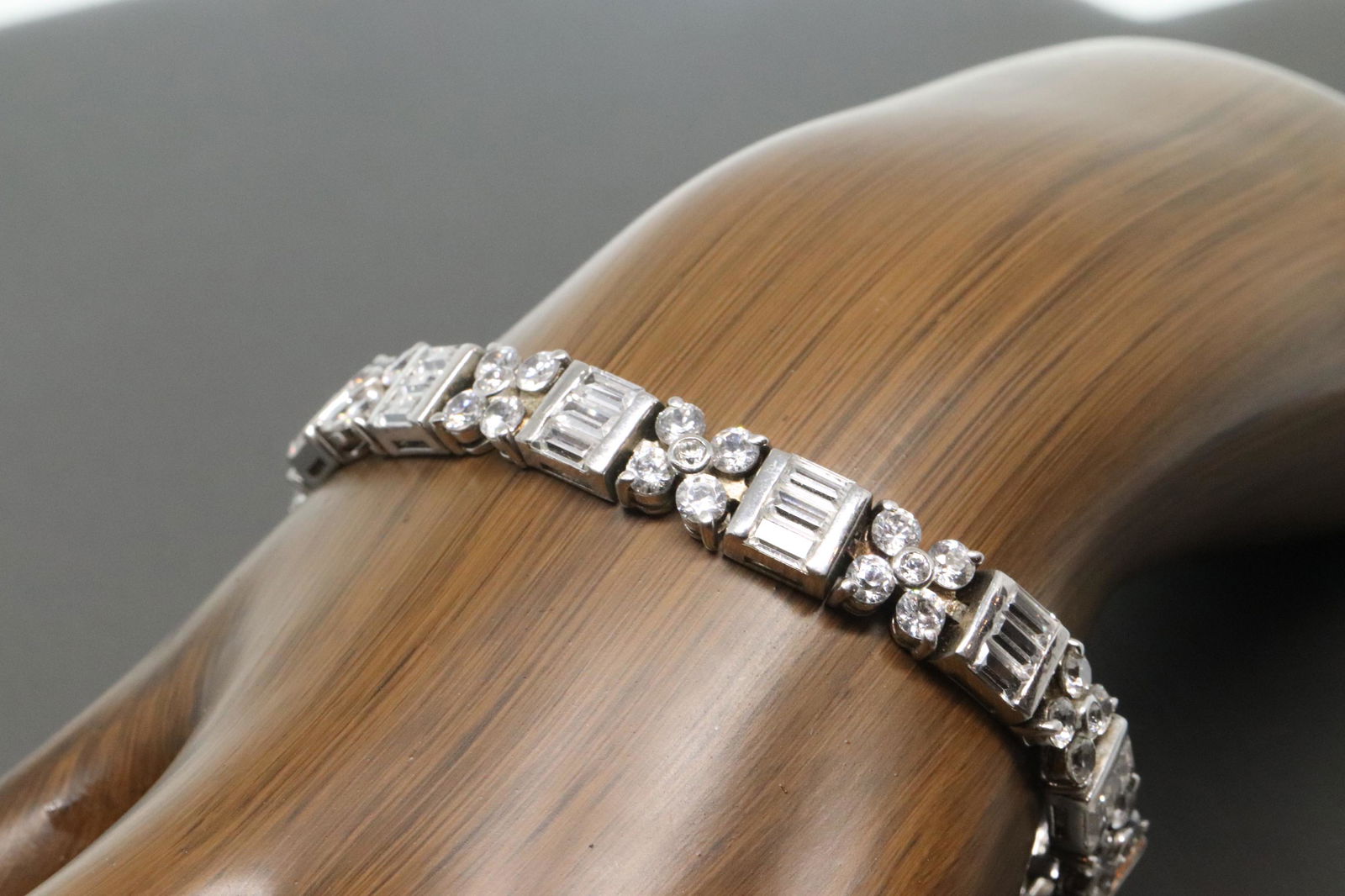 Ladies 925 Silver Bracelet. (1 of 2)