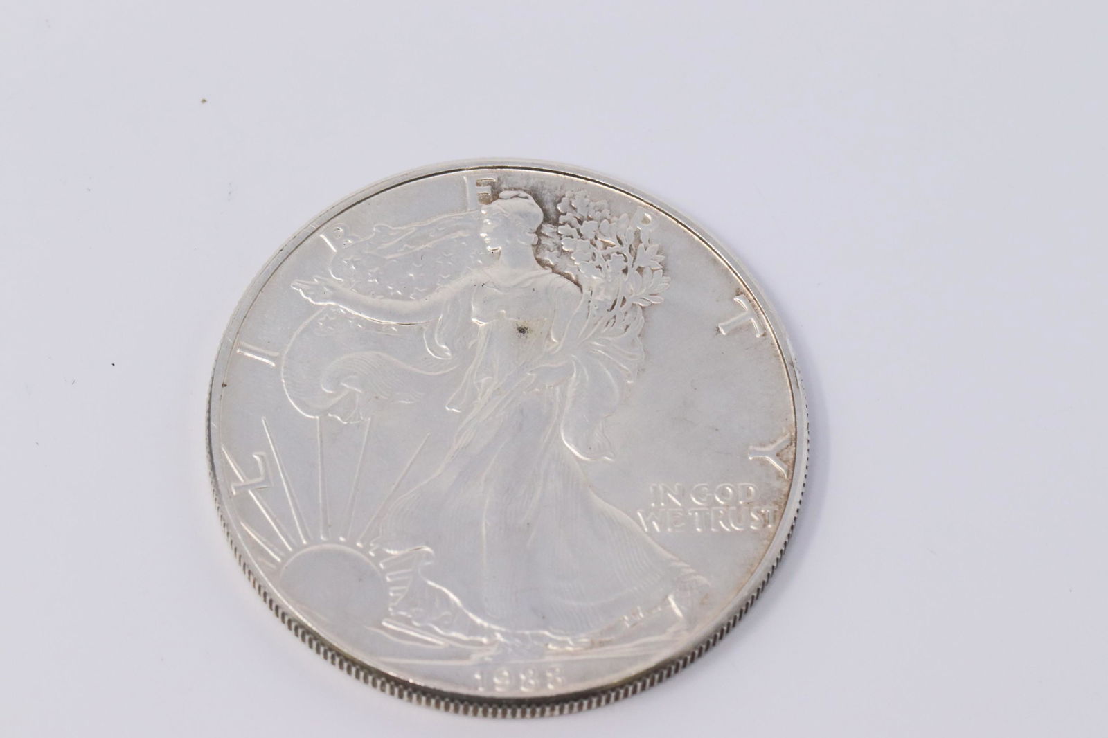 1988 WALKING LIBERTY AMERICAN EAGLE SILVER DOLLAR 1 oz (1 of 4)
