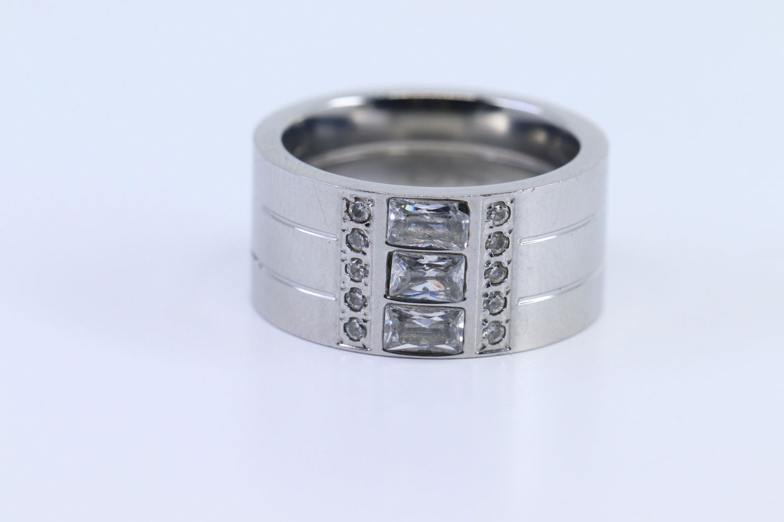 Mens 925 Silver Ring. (1 of 2)