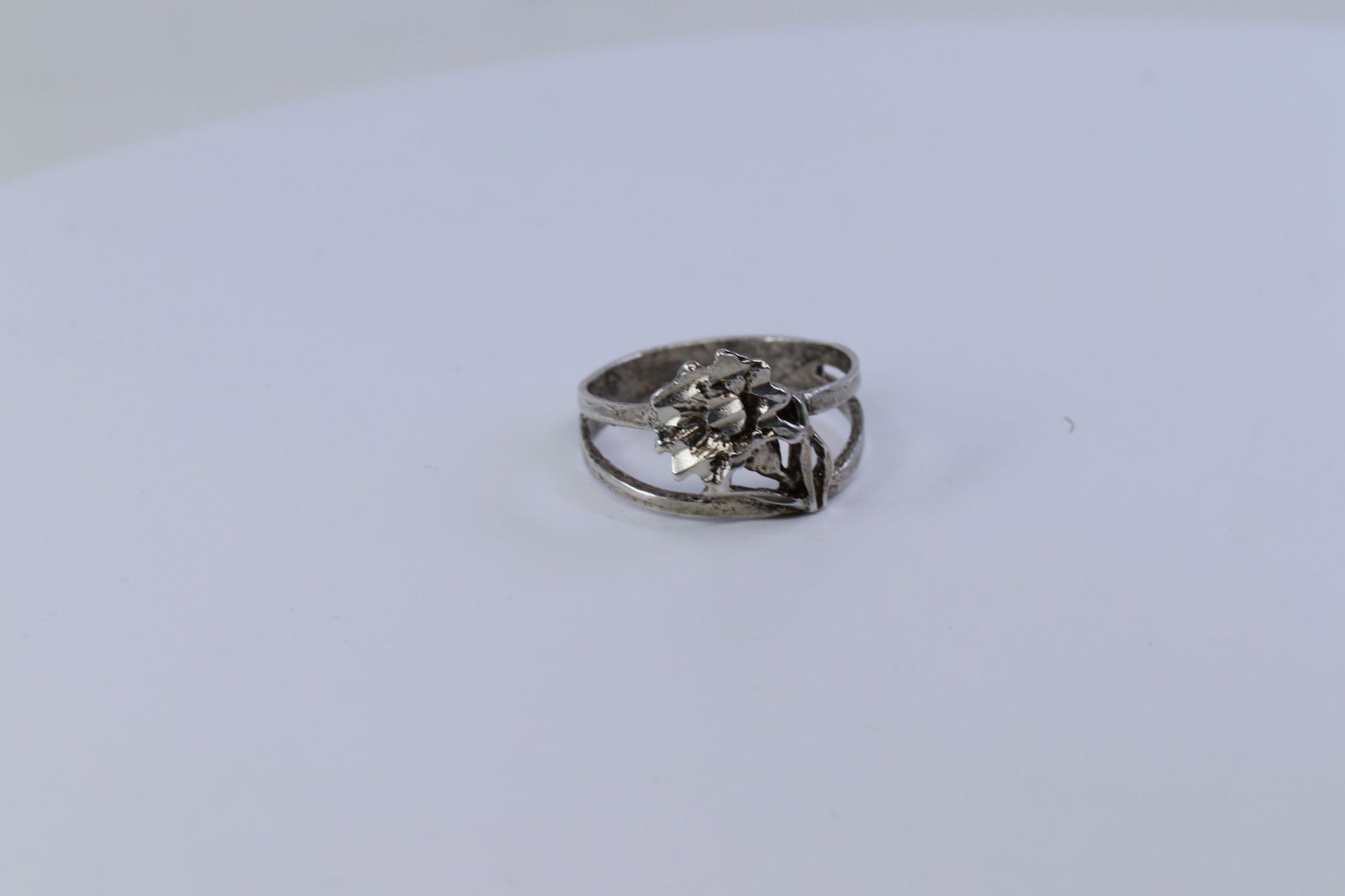 .925 Ladies flower ring (1 of 1)