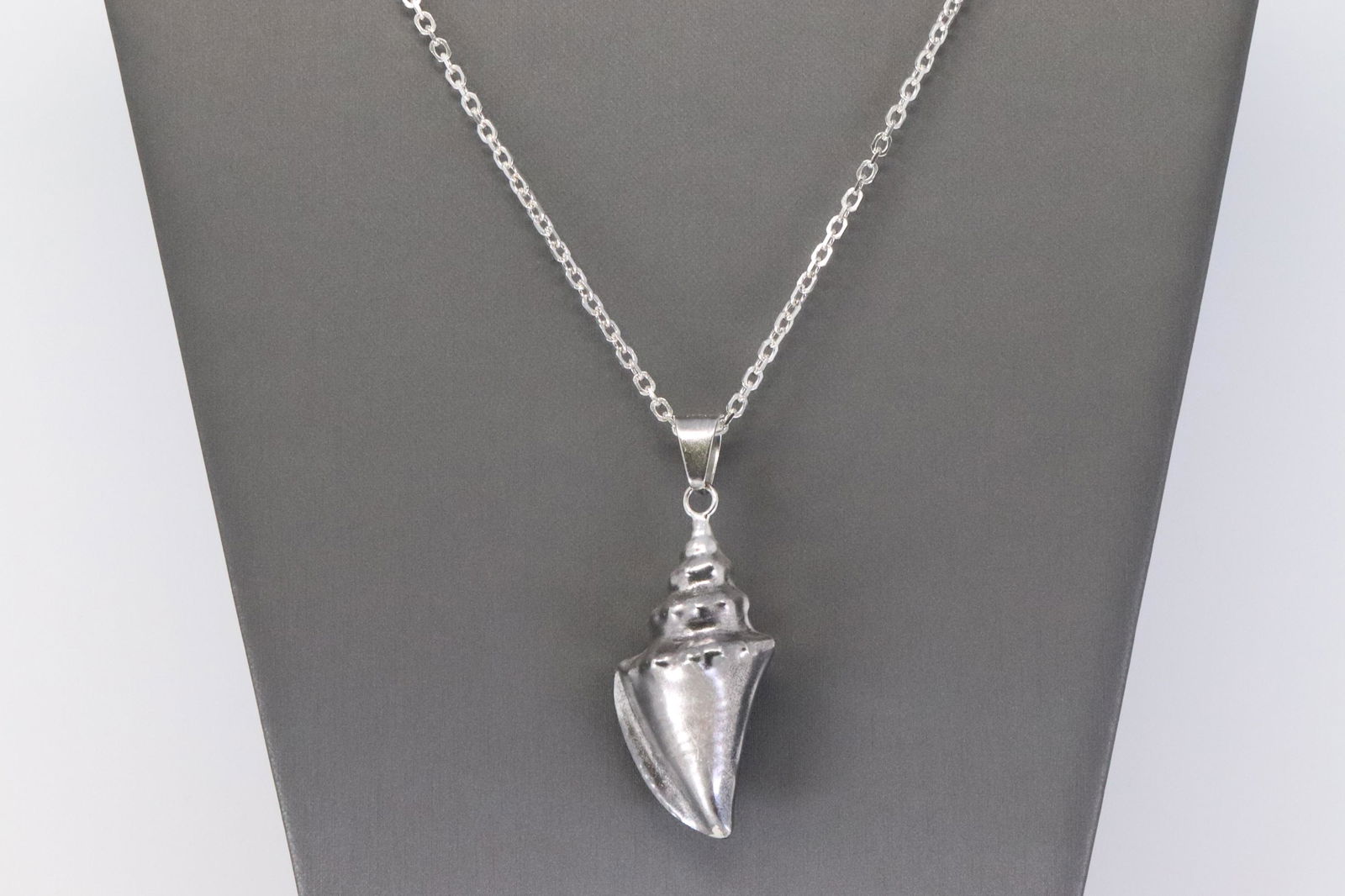 925 Silver Conch Shell Necklace. (1 of 6)