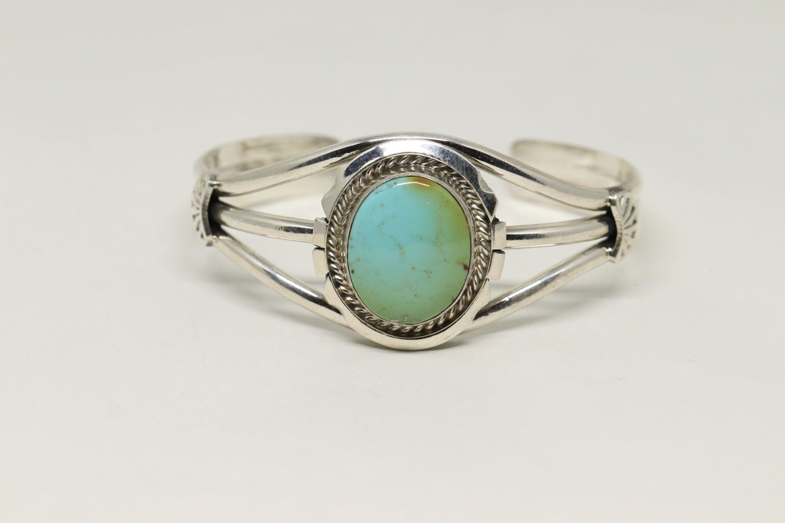 Navajo Handmade Sterling Silver Kingman Turquoise (1 of 2)