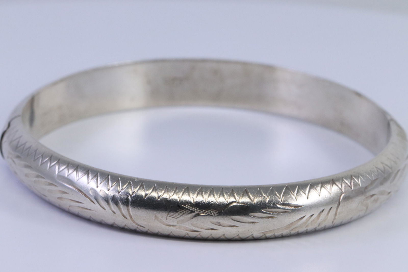 925 Silver Bangle. (1 of 2)