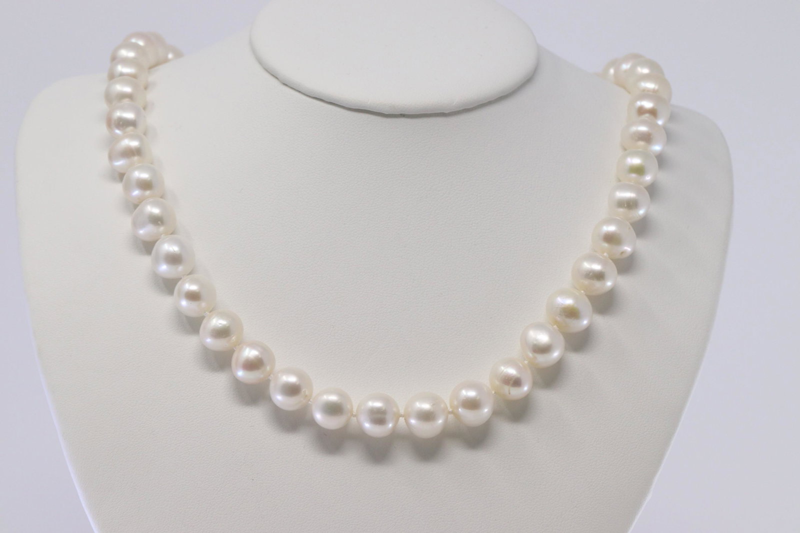 Ladies Pearl Necklace: A ladies 20.00" long white fresh water Pearls. There are a total of 45 Pearls. The clasp is .925 with a small Pearl on the center.