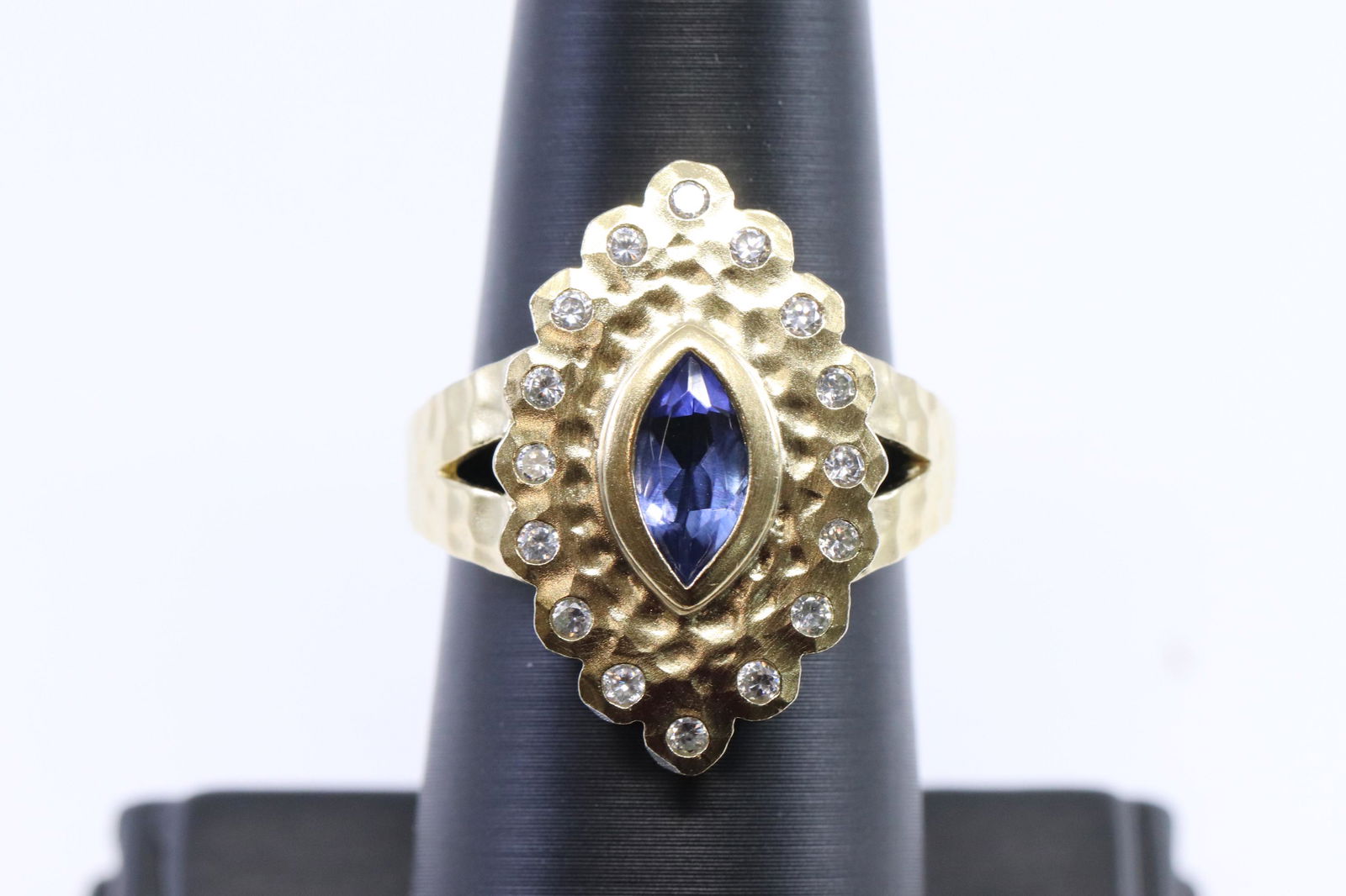 925 Silver Ladies Ring. (1 of 3)