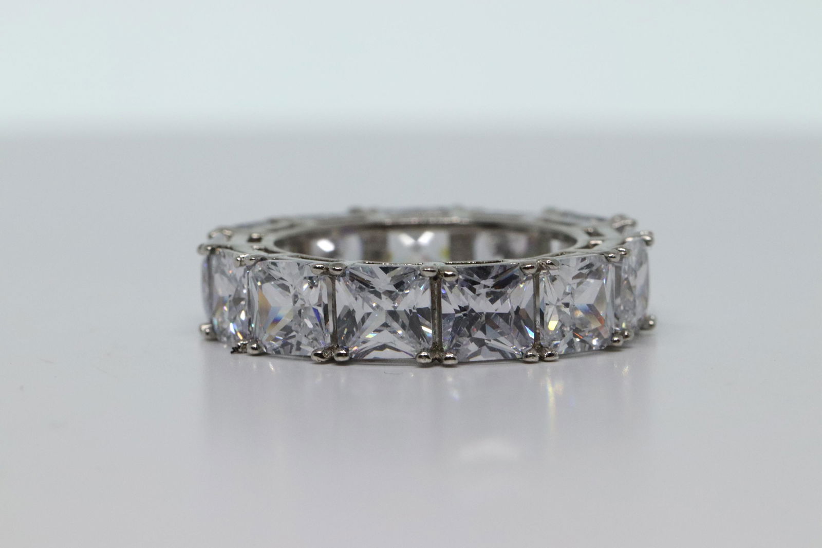 925 Silver Ladies Modern Ring. (1 of 3)