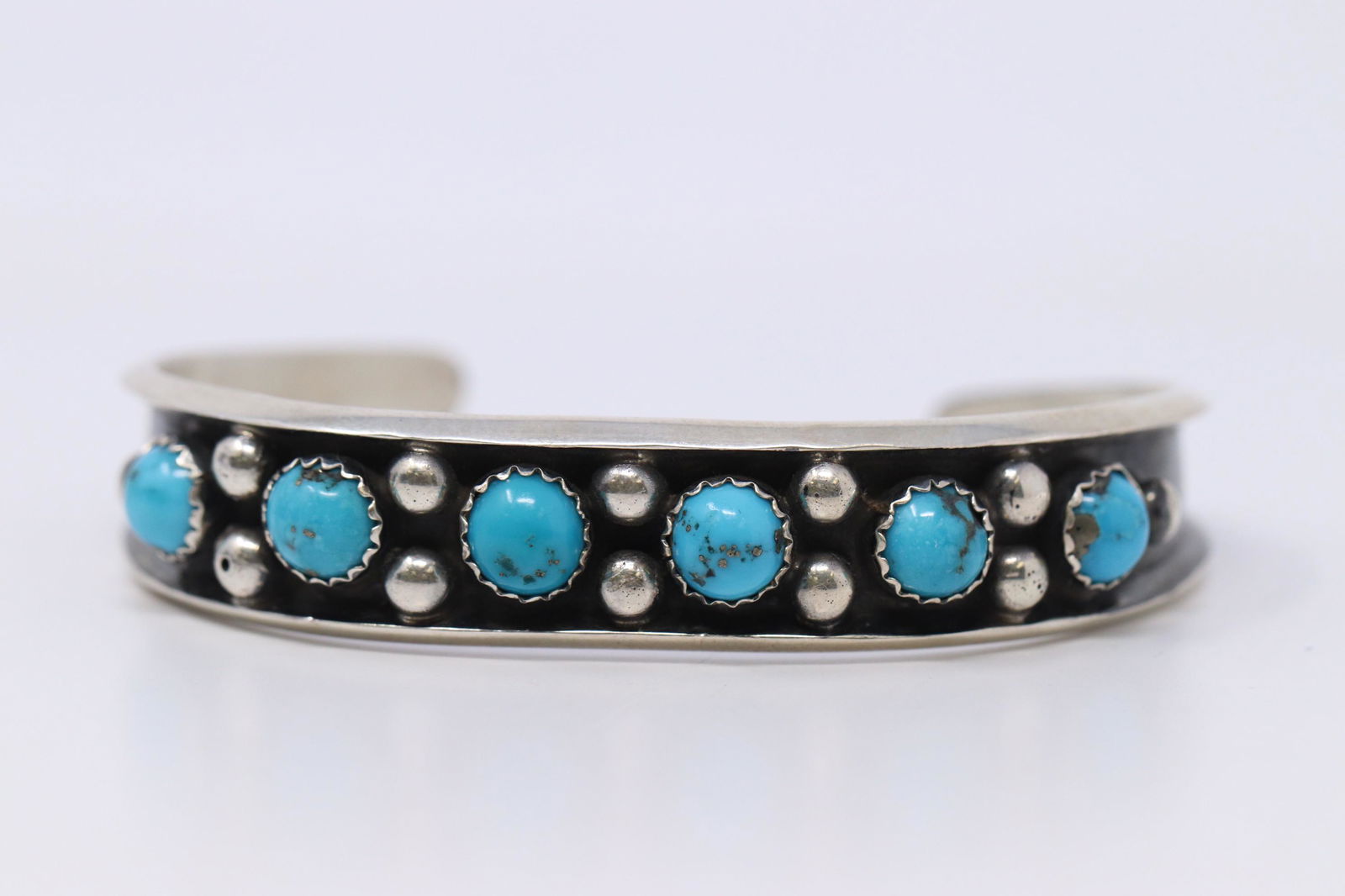 Navajo Sterling Silver Kingman Turquoise Cuff Bracelet (1 of 5)