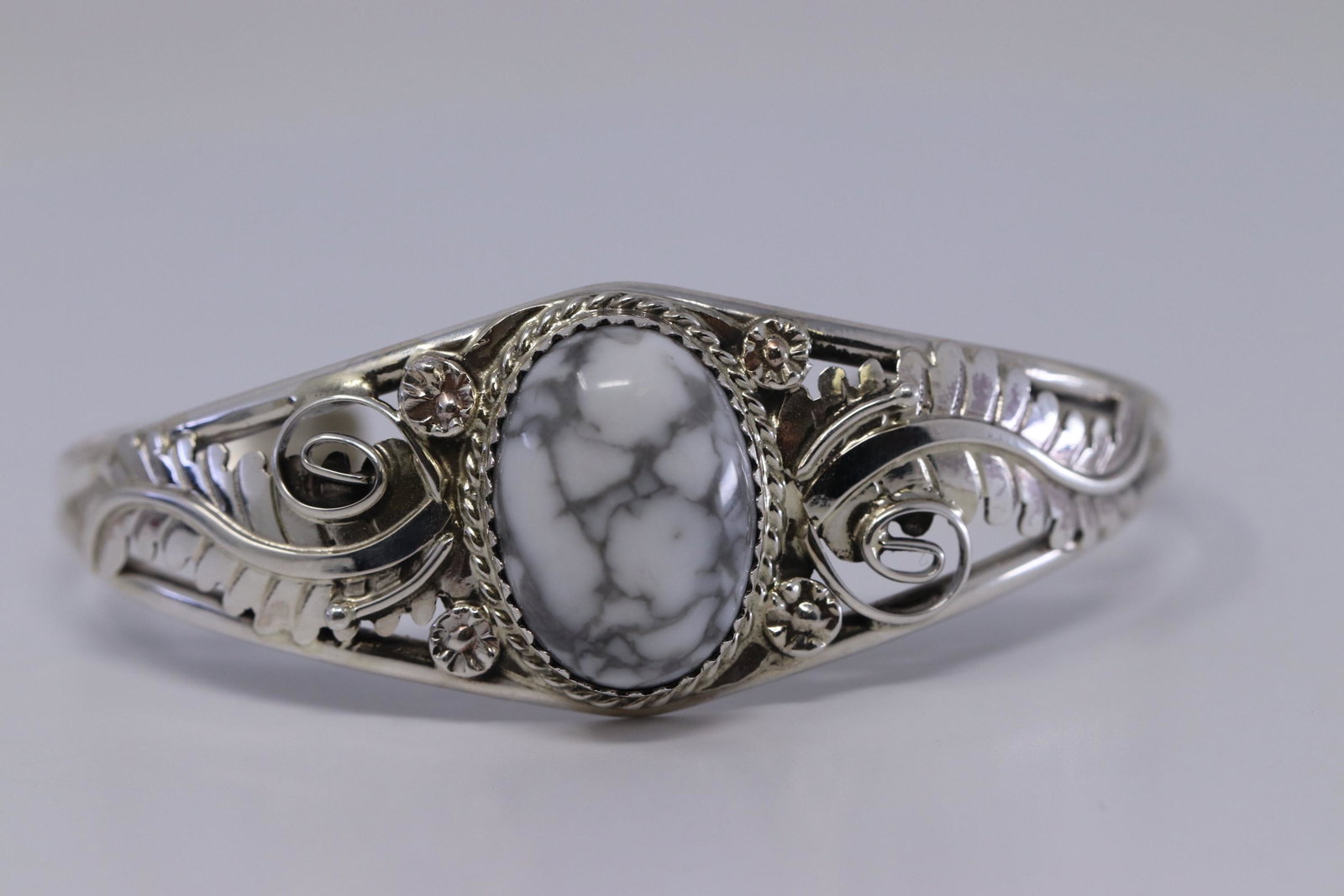 Navajo Sterling Silver Howlite Bracelet By Renee Yazzie: This is a Navajo Sterling Silver Howlite Bracelet By Renee Yazzie. REF:I755D654