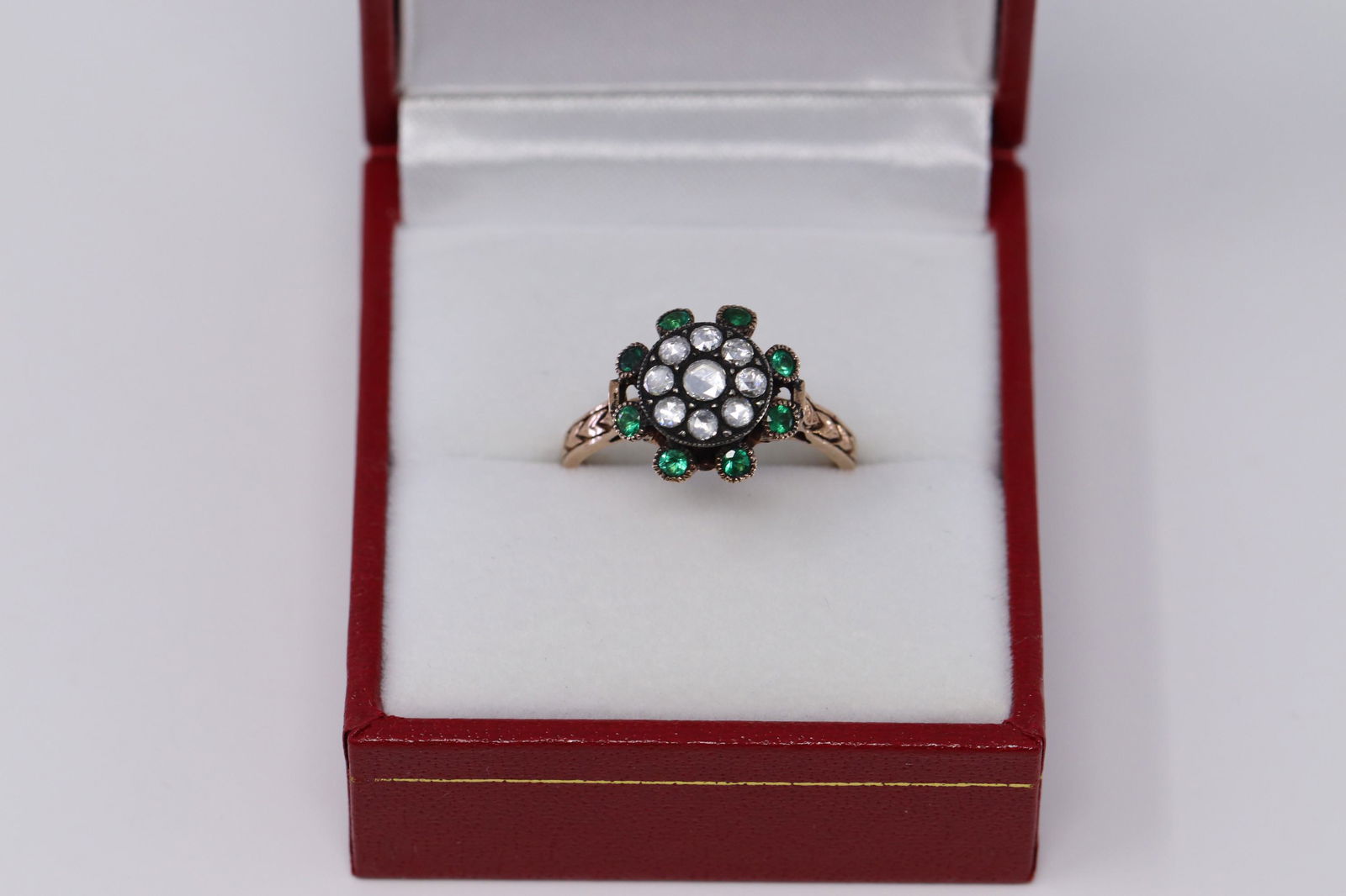 Vintage Diamond & Emerald ring: Gorgeous Vintage design gold ring with 8 round Emerald Stones and 9 Rose Cut Diamonds in the center. The diamonds weight 0.26tcw and Emerald weights 0.24tcw. The ring measures 7.25mm and weights 4g.