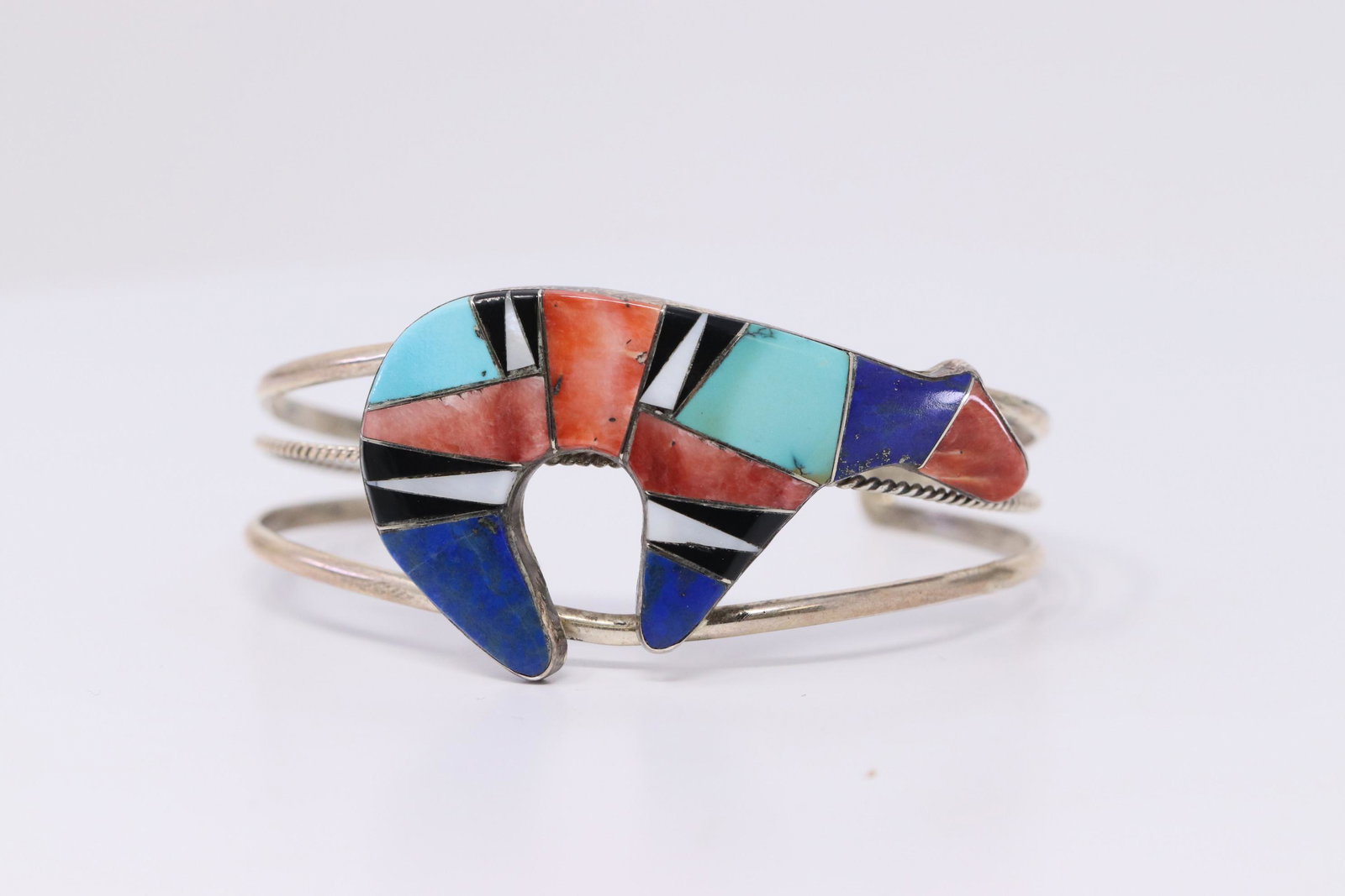 Native American Navajo Handmade By Jonathan Byooka Zuni: This is a Native American Navajo Handmade By Jonathan Byooka Zuni Bracelet. REF:I9121D902.