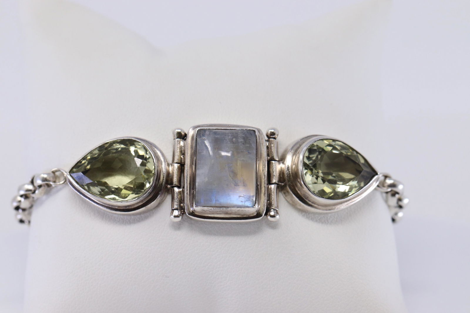 Ladies 925 Silver Bracelet. (1 of 5)