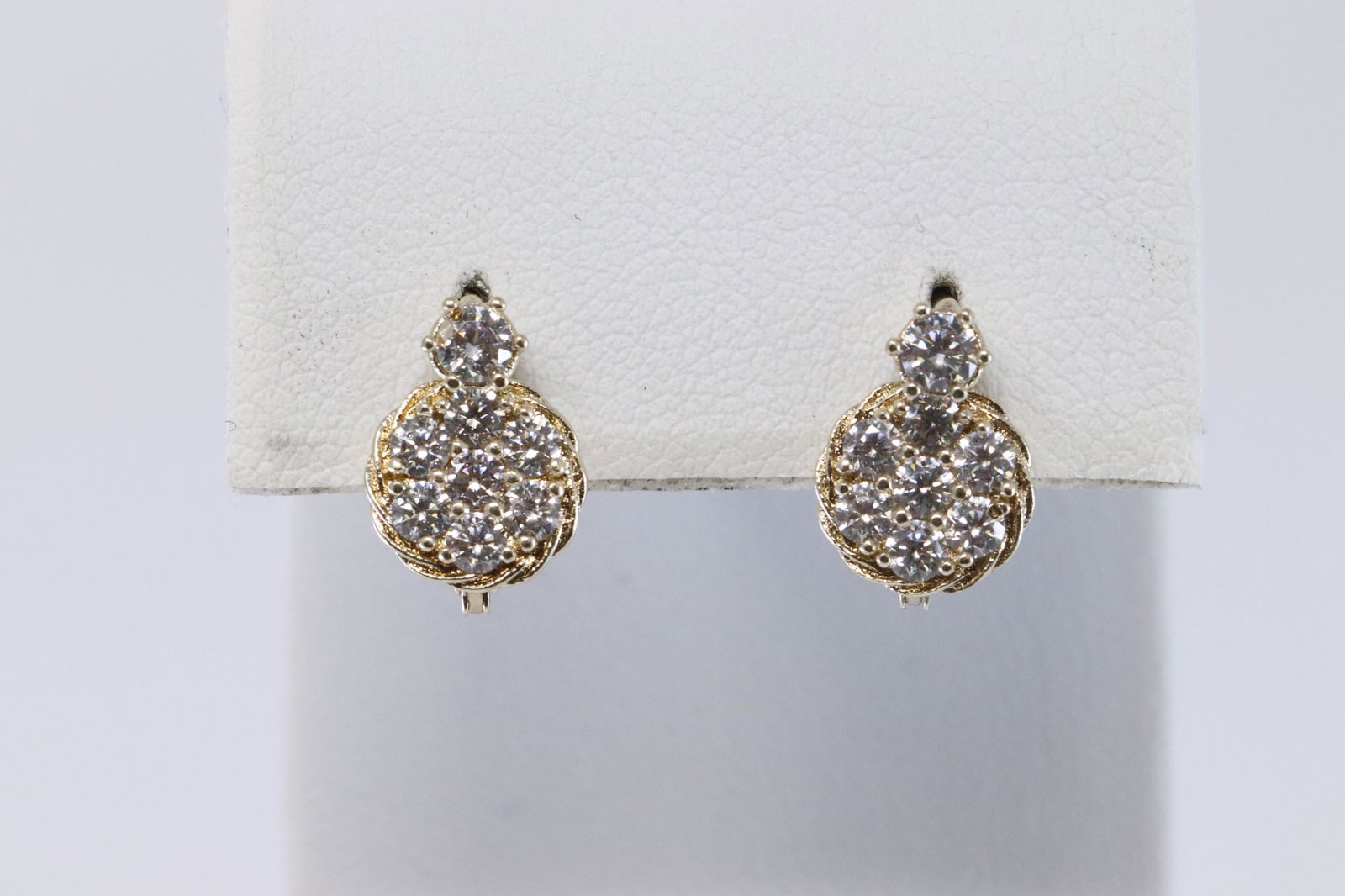 Ladies 925 Silver Earrings. (1 of 2)