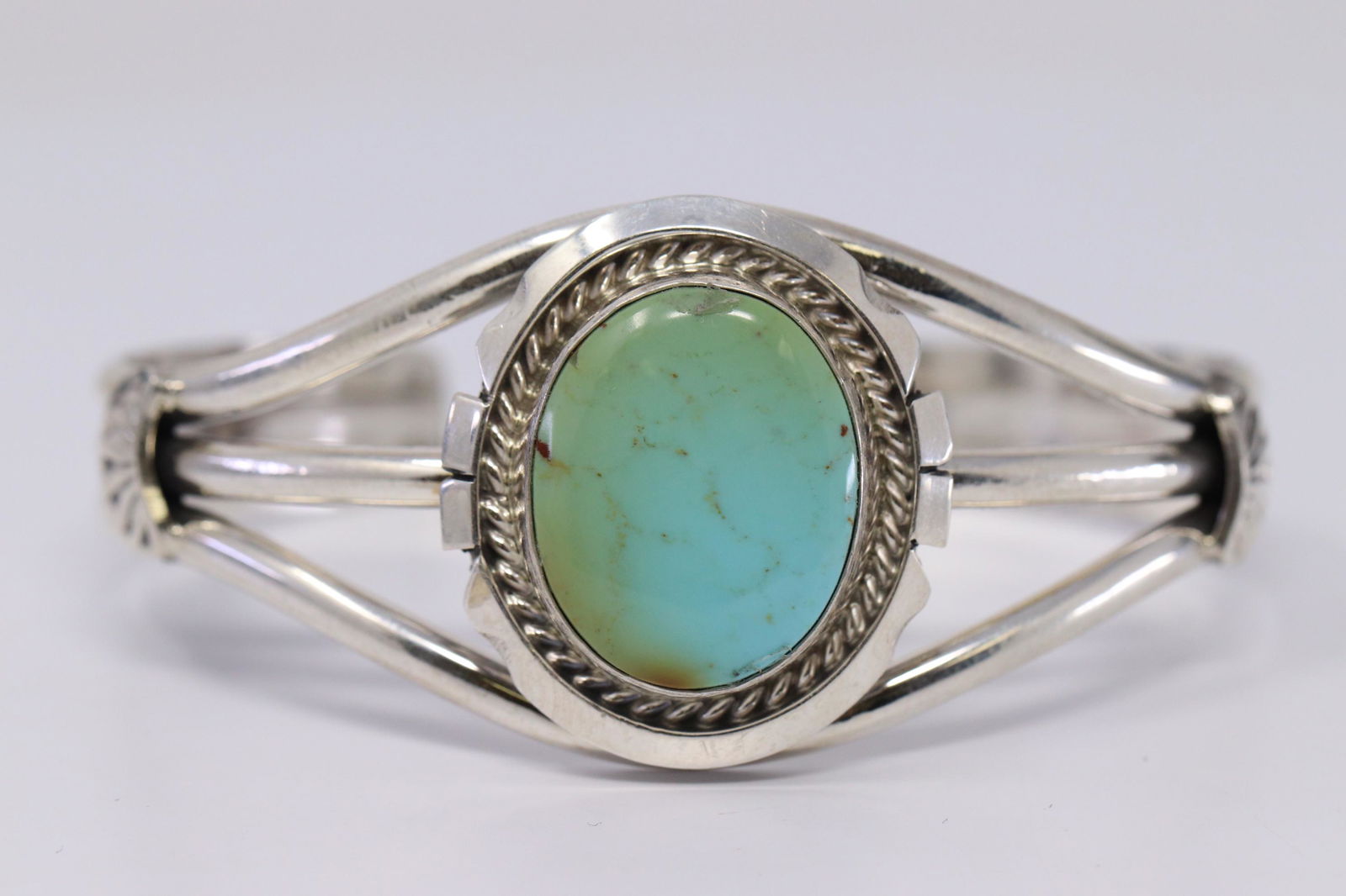 Navajo Handmade Sterling Silver Kingman Turquoise (1 of 4)