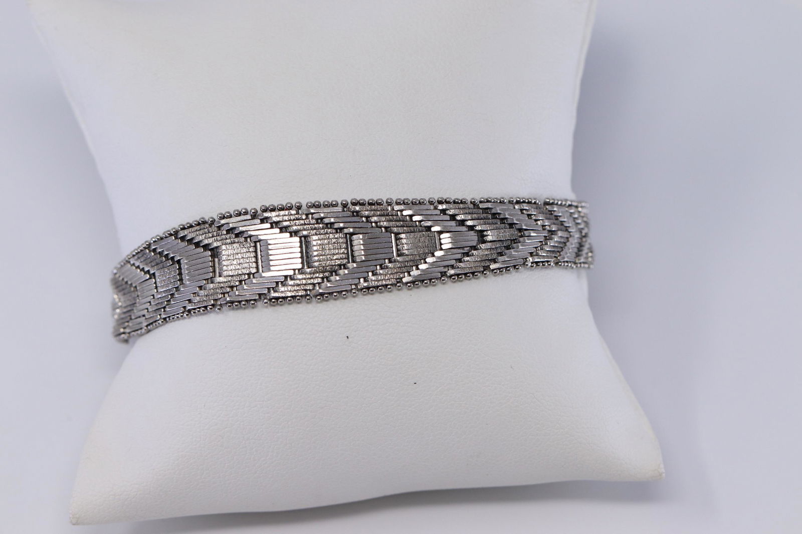 Ladies 925 Silver Bracelet. (1 of 4)