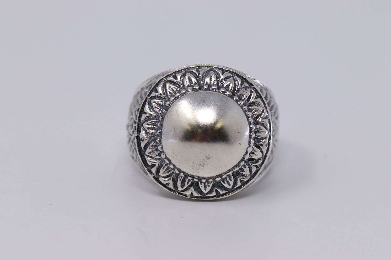Ladies 925 Silver Ring. (1 of 3)