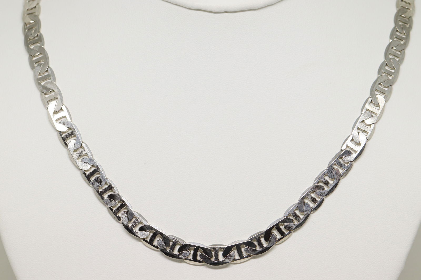 925 Silver Men's Chain: This is a 925 silver mens chain. This chain total weight is 38.20g