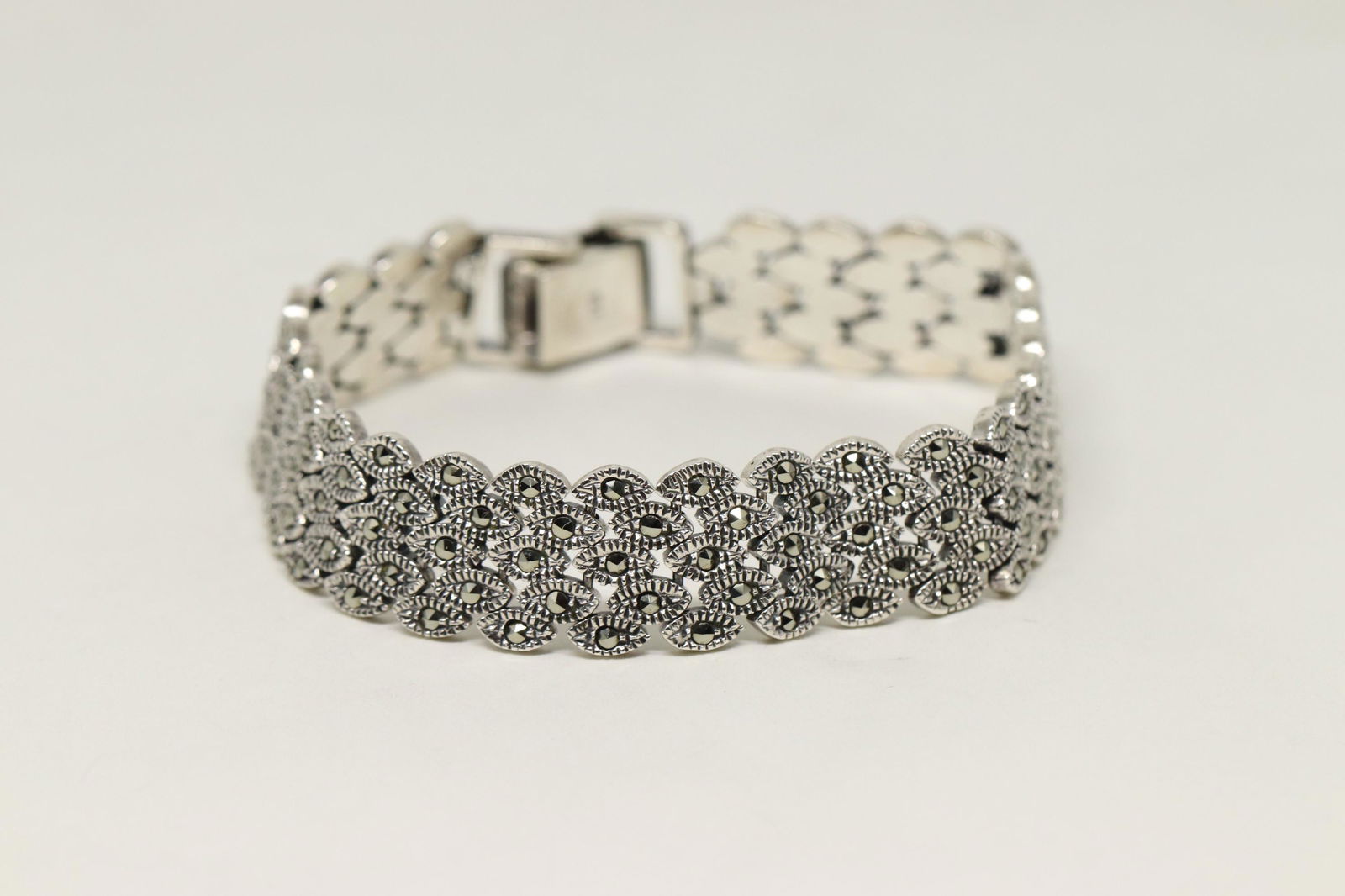 Ladies 925 Silver Bracelet. (1 of 4)