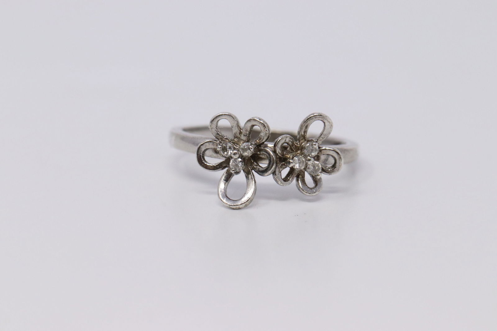 Ladies 925 Silver Flower Ring. (1 of 2)