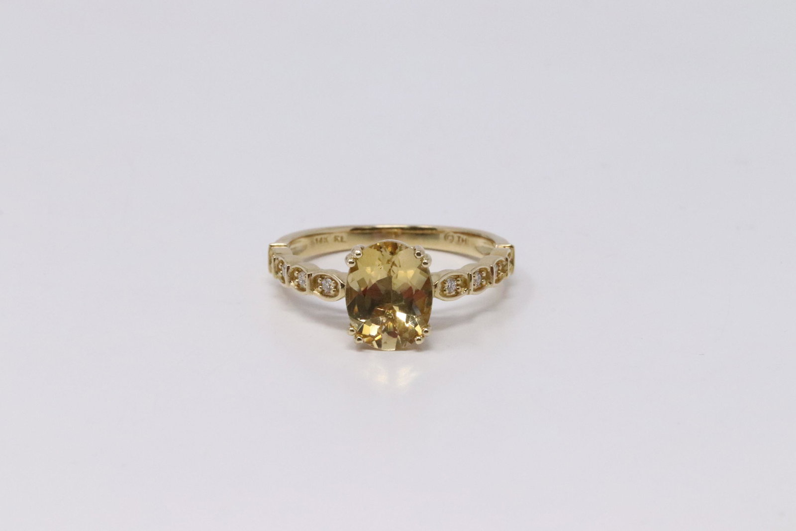 14KT Diamond Ring: Ladies 14KT Yellow Gold Diamond Ring. Ring is a Modern Design has in the Center a Stone Yellow Beryl and has 10 Round Diamonds. Diamonds weigth approx: 0.12cttw. Ring size: 7.00. Total weight: 3.20 gr