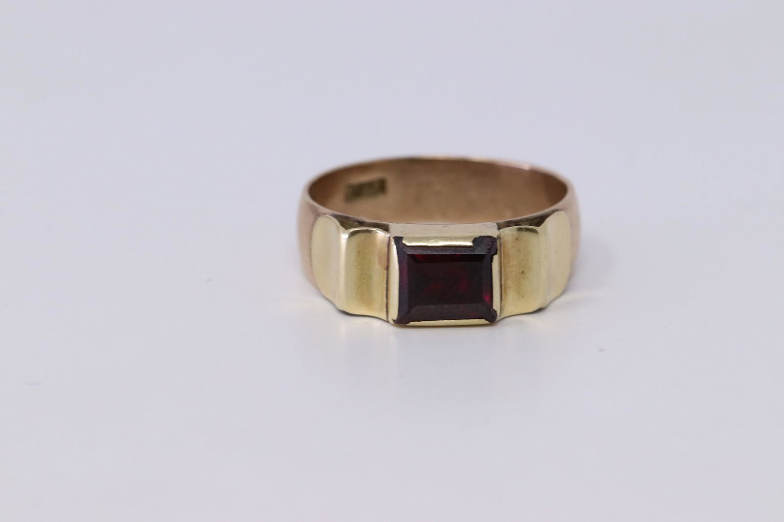 14Kt Art Deco Garnet Ring (1 of 3)