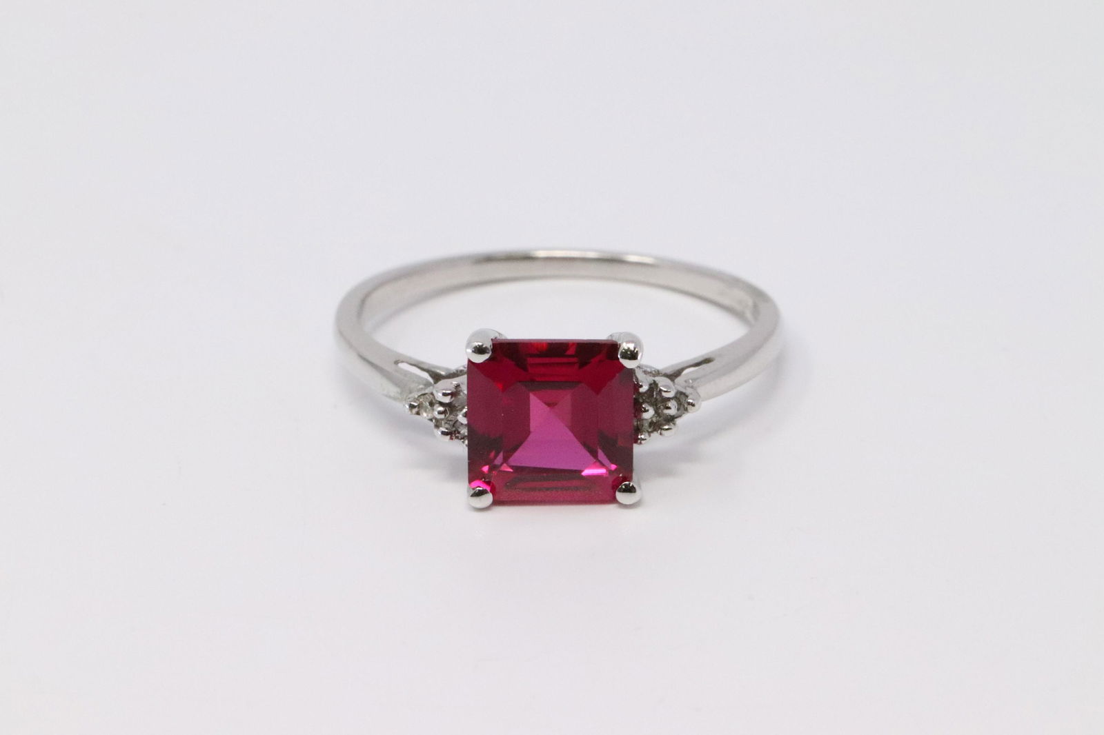 Ladies Diamond/Ruby Ring (1 of 4)
