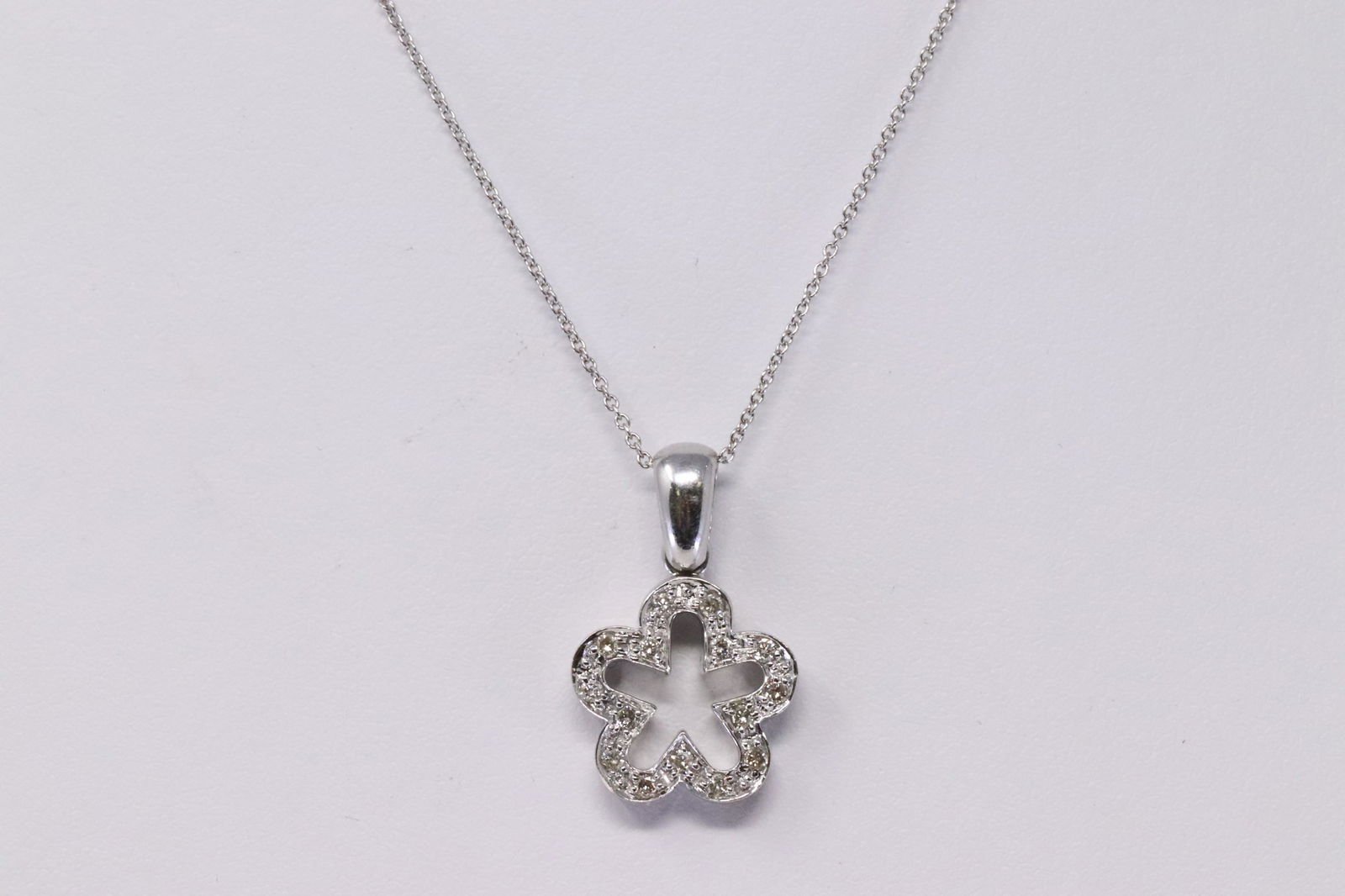 14Kt Flower Diamond Pendant. (1 of 4)