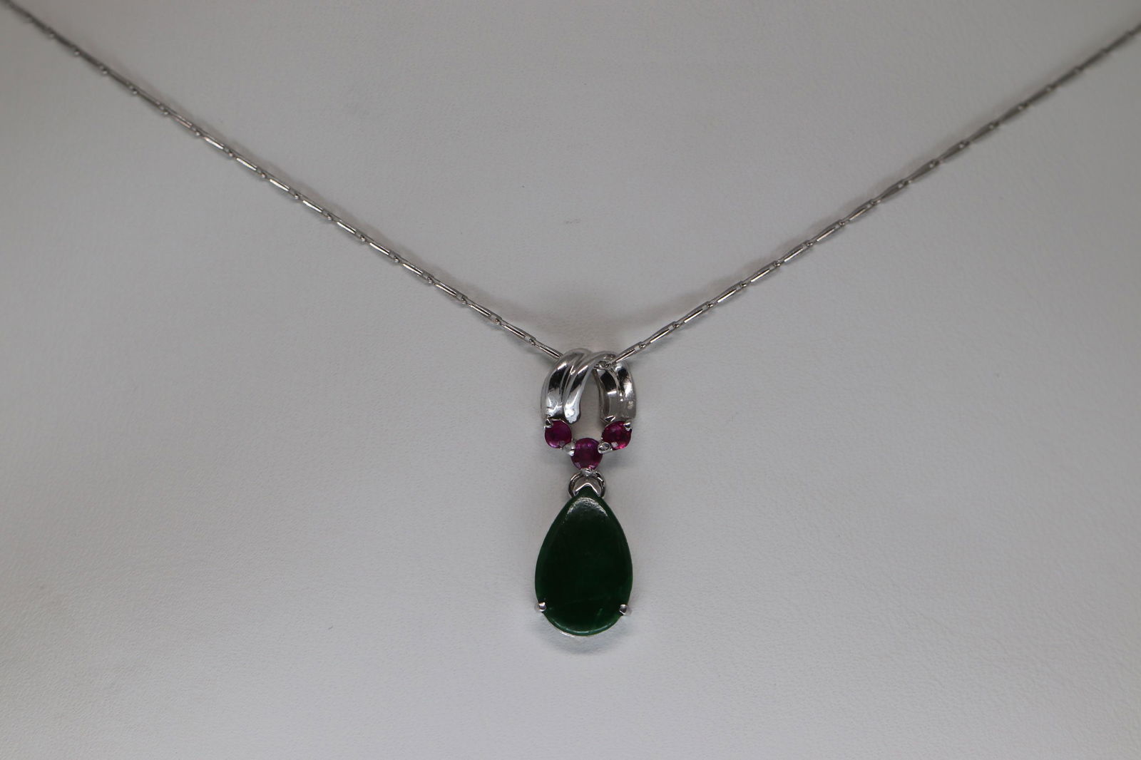 18Kt White Gold Emerald & Ruby Necklace (1 of 4)